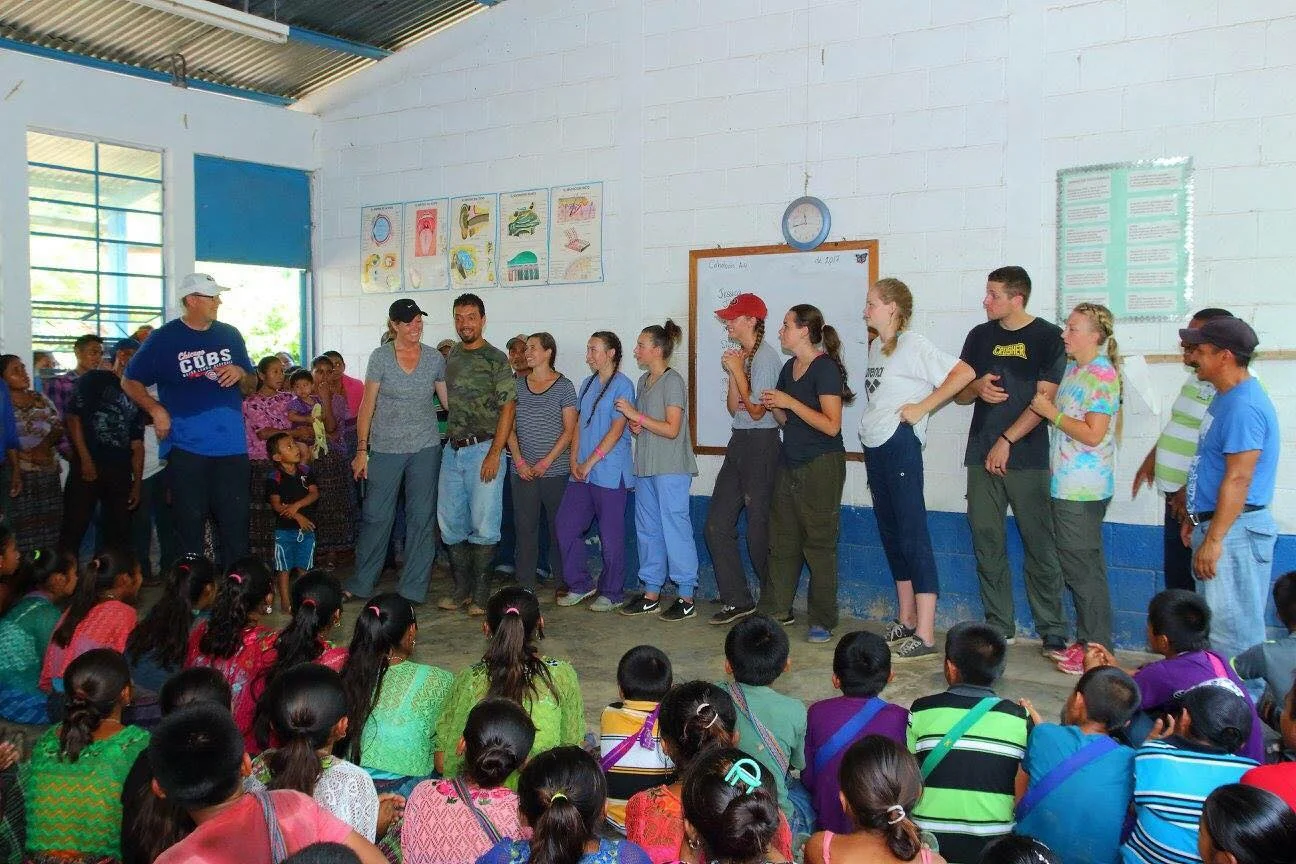 Here the volunteers are visiting another elementary school.