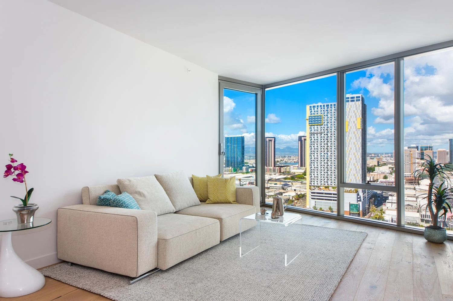 1 BD LUXURY ON THE 19TH FLOOR / RENTED 1 BEDROOM / 1 FULL BATH / 691 sq. ft. / VIEW - CITY / UNFURNISHED *furniture pictured for staging purposes only.