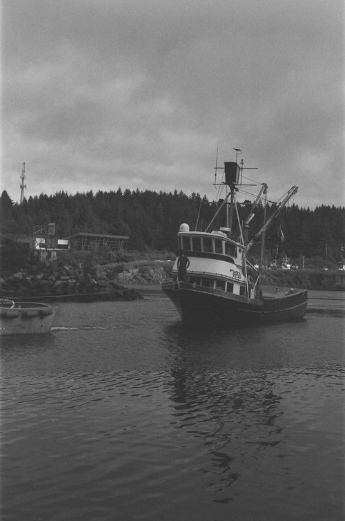 Angel+Tirado+photography-kodiak-alaska-fishing-documentary20210929_78-2.jpg