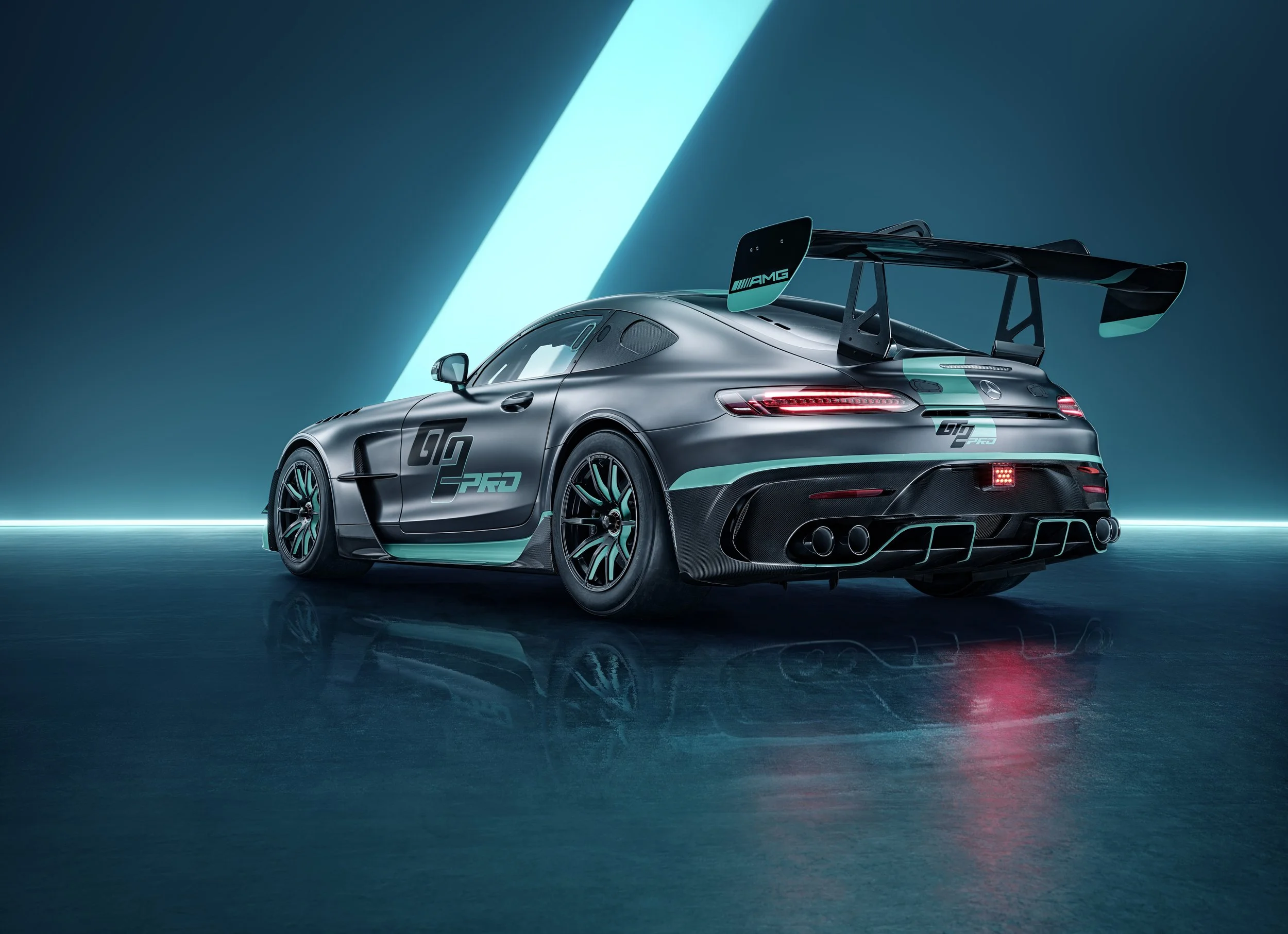 Mercedes_AMG_GT2_Pro_04.jpg