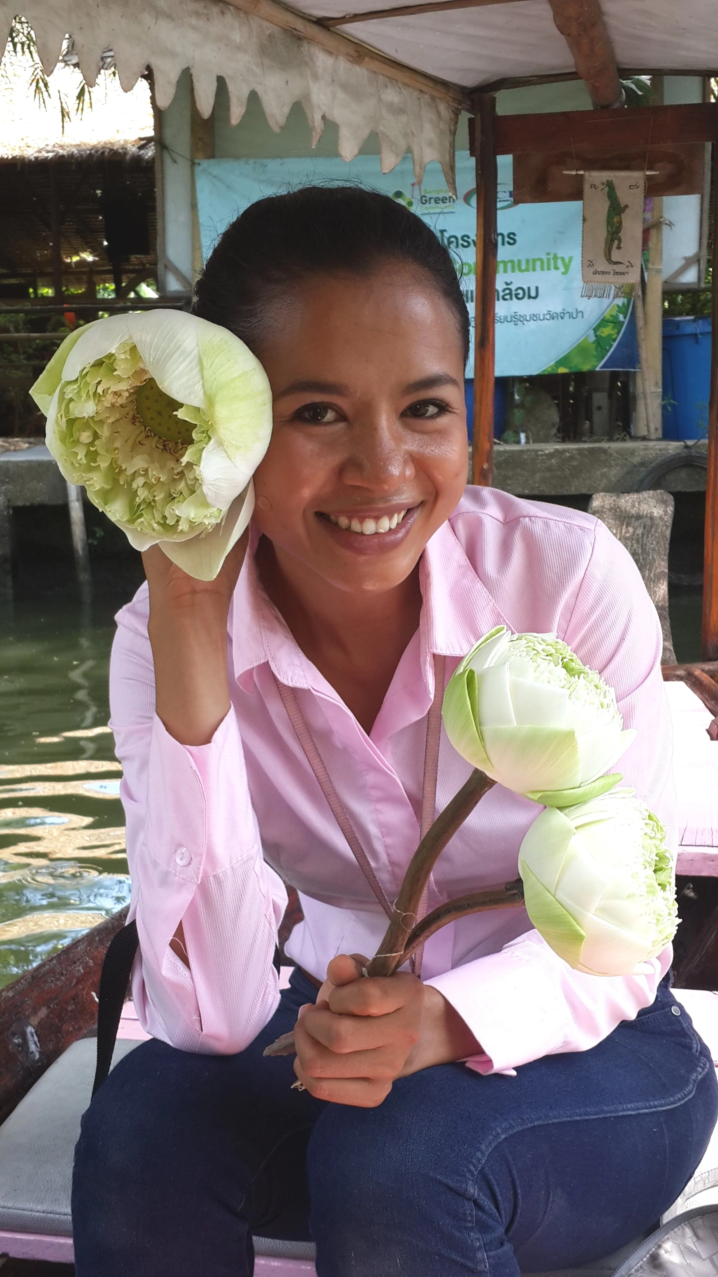 Female+Thai+Tour+Guide+Nok