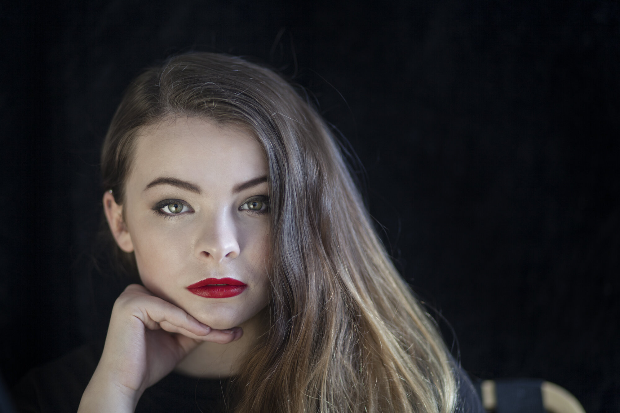  Actress headshots of Ellie 