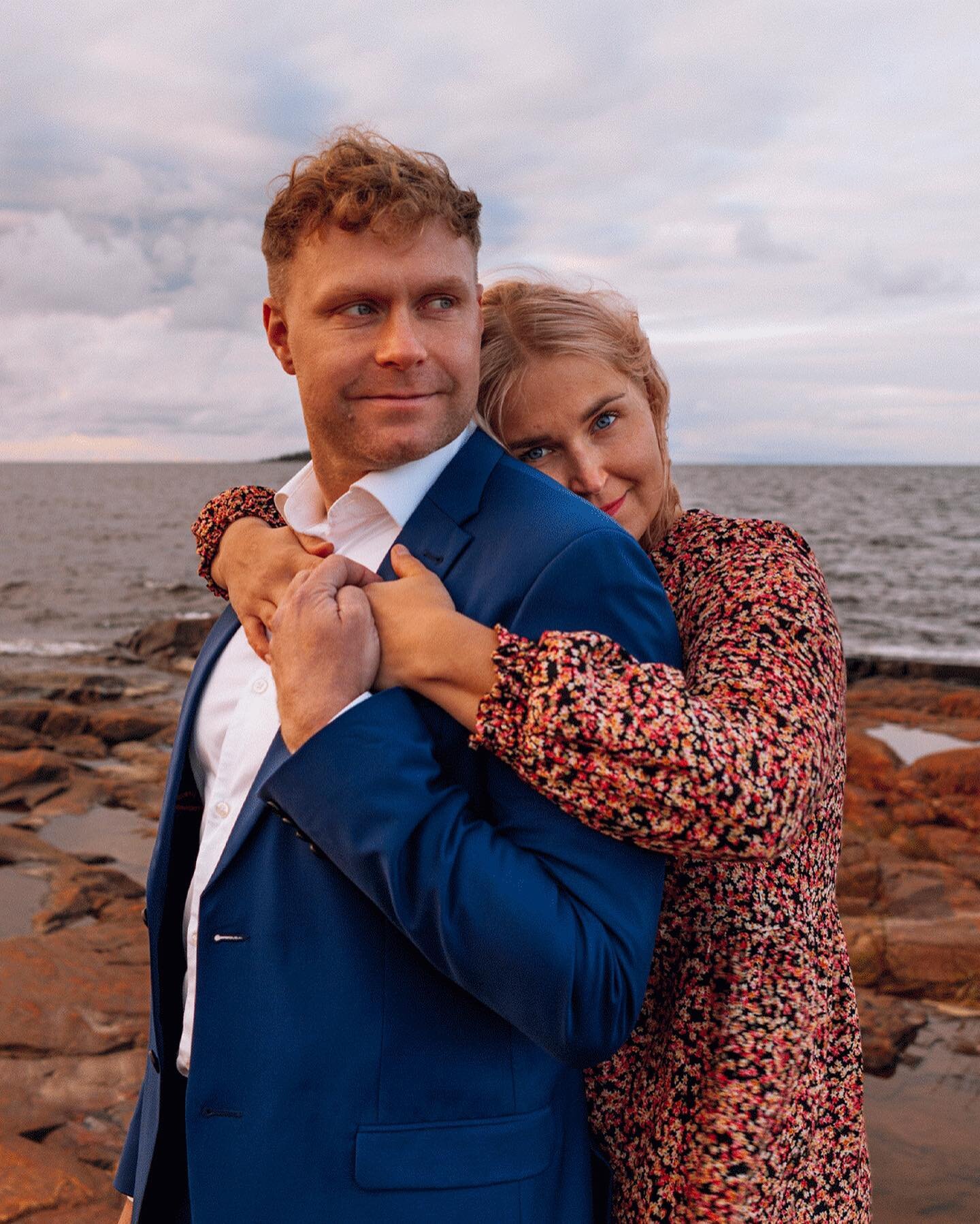 Here for that golden hour glow, and these two love birds 🧡🌞

#coupleshoot #coupleportraits #goldenhour #naturelovers #adventurecouple #couplelovers #finnishnature #kokkolavalokuvaaja #visitkokkola #emmihyyppa #bicesterphotographer #bicesterphotogra