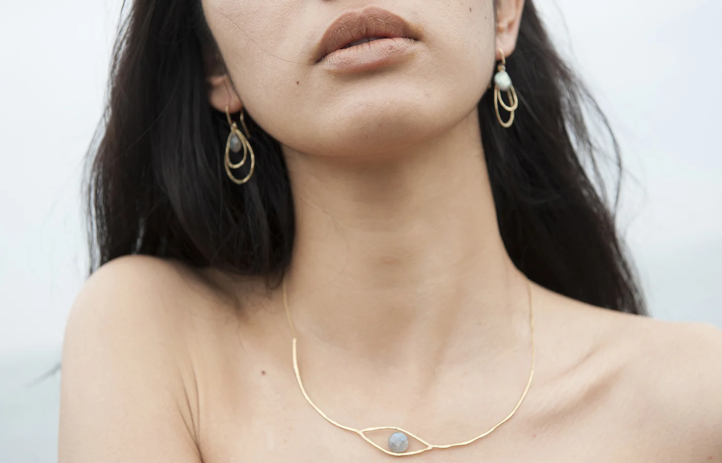 Collier-labradorite-vermeil-or-motif-oeil-magali-paris-bijou