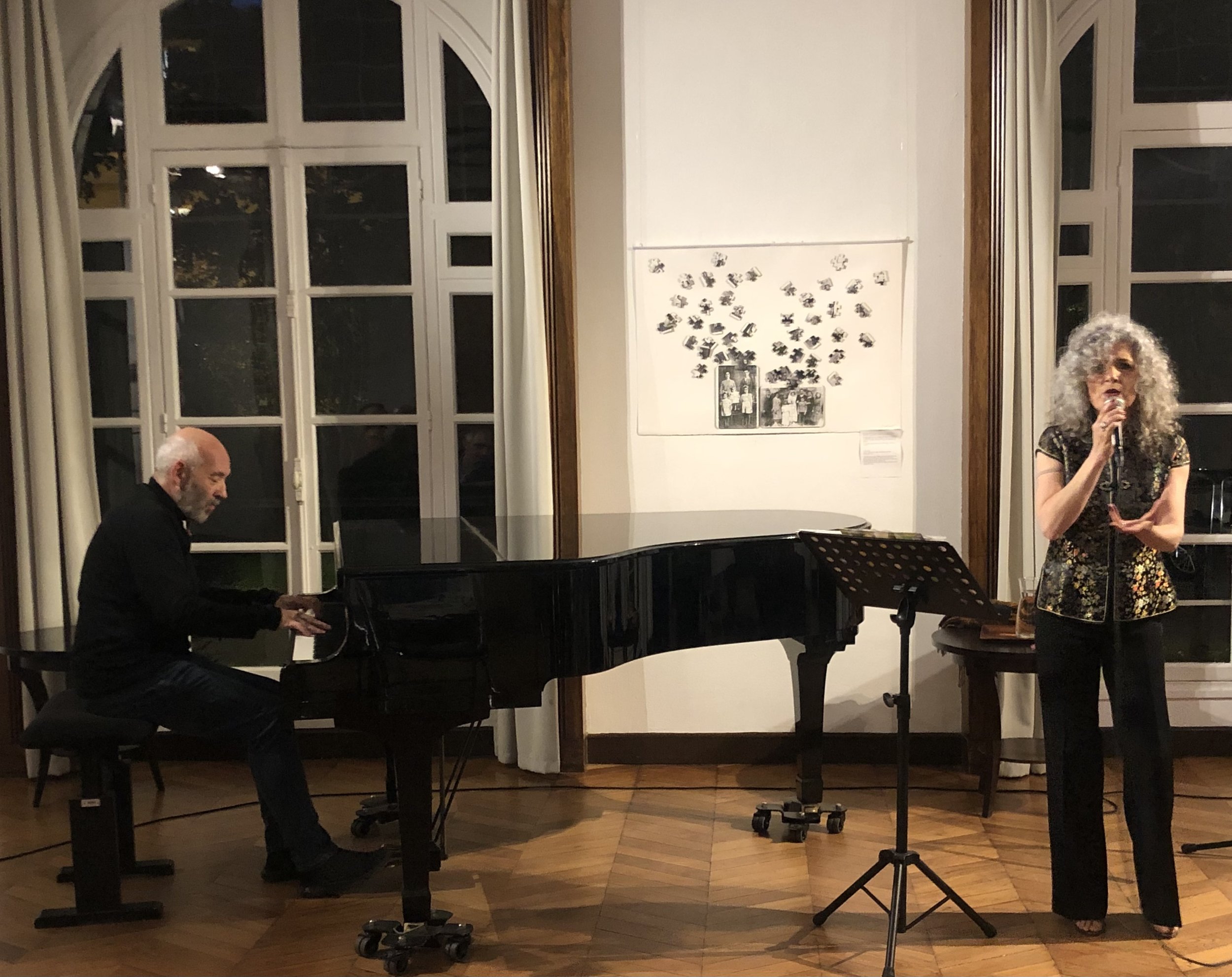 El martes 15 de octubre el Dúo AR formado por Cynthia Aguirre en voz y Alejandro Rodríguez en piano y dirección musical presentó su espectáculo y su 2do trabajo discográfico : “DEL BUEN AYRE“.