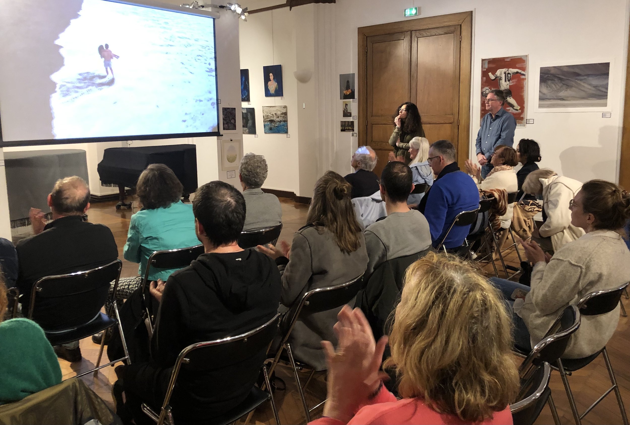 El martes 29 de octubre tuvo lugar la proyección del documental « Surfeando el cielo » una película que retrata las vidas de Georgina Melatini y Pablo Martínez, campeones de surf adaptado de Sudamérica y Latinoamérica. Para la ocasión cont