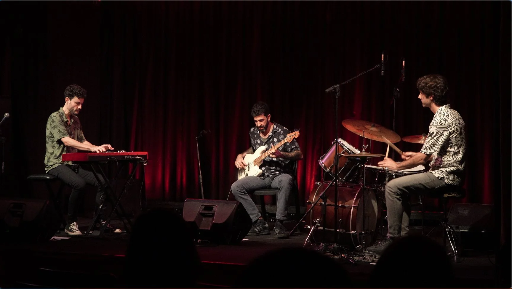 Música folclórica de Argentina y sudamérica interpretada a través del lenguaje del jazz