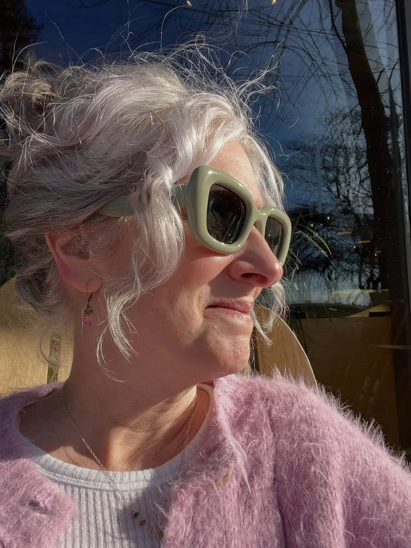 When your drink matches your outfit (see photo 2) 😁

#ｓｐｒｉｎｇｖｉｂｅｓ #greenlakeseattle #marchvibes #silverhairdontcare #fantasyauthorsofinstagram