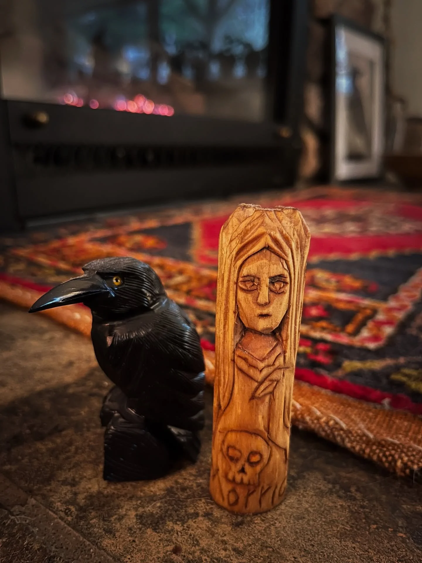 And a second St. Paddy&rsquo;s post for my witchy friends. Jameson offerings for all 🥃

Phantom Queen, Battle Crow. One of the Tuatha De Danann. Also a triple goddess (represented in the 3 faces of this carving). Associated with battle, death, birth