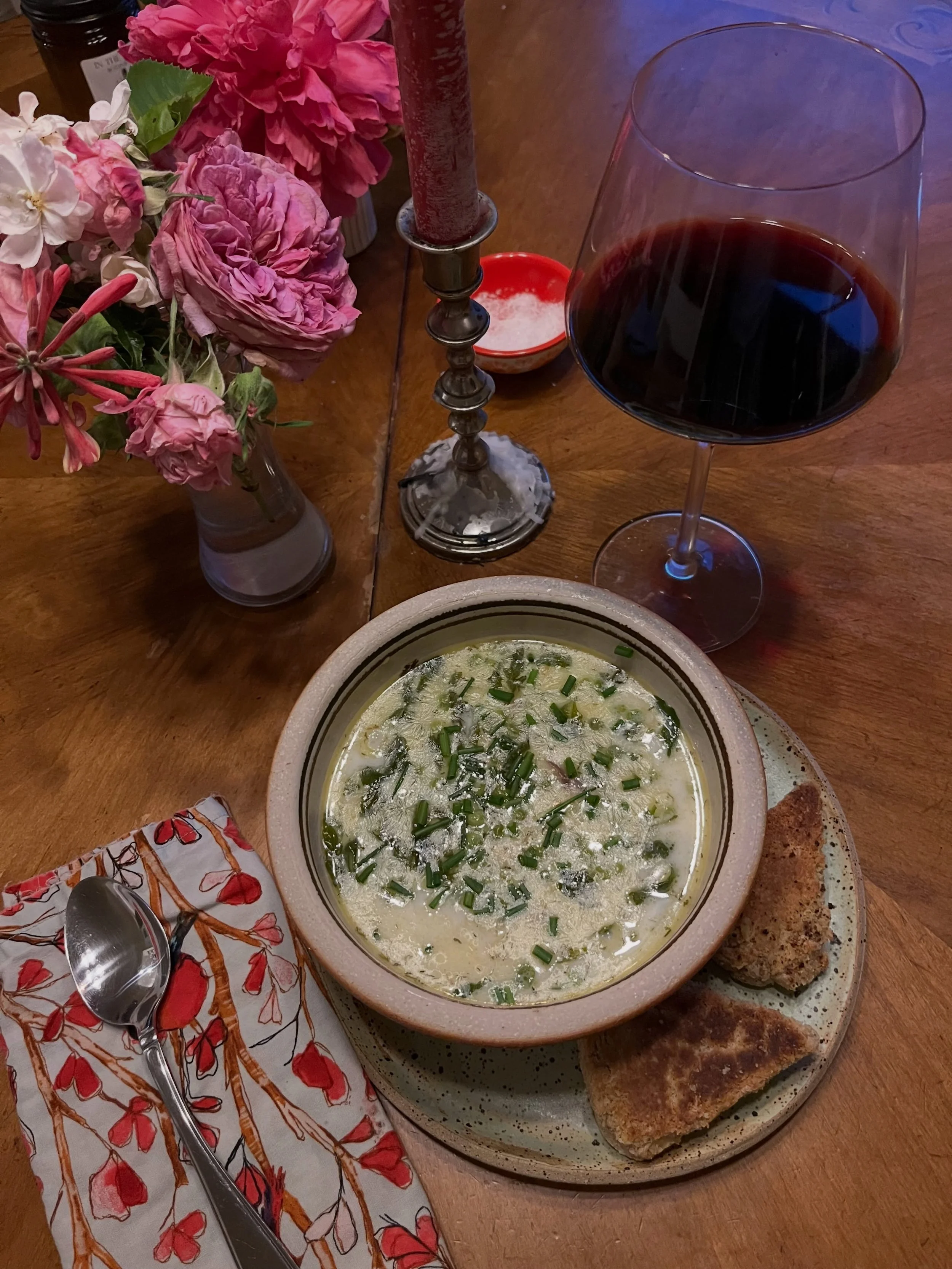 Wrote 10 pages of a new witchy Scottish gothic romance yesterday, made bannock (for the first time!) and fish stew for dinner, drank wine and watched The Other Bennet Sister. 😌  #lifeofanintrovert 

Happy weekend! 💗

#fantasyauthorsofinstagram #lif