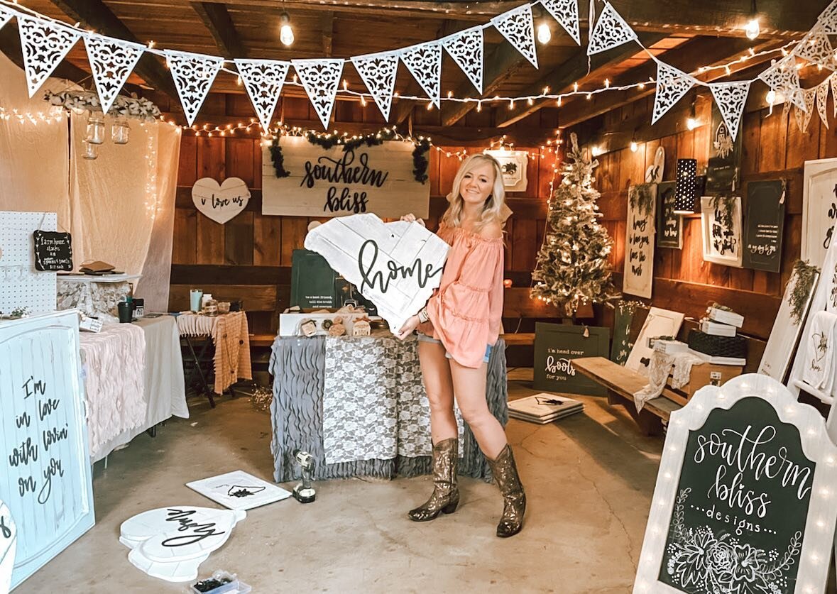 Just reminiscing and missing my booth from @vintagefestmarkets 💛

Momma and I took our first mother-daughter road trip ever 💕 We surprised family in Orlando and there was a lot of tears! It&rsquo;s been such a sweet time seeing family that I haven&