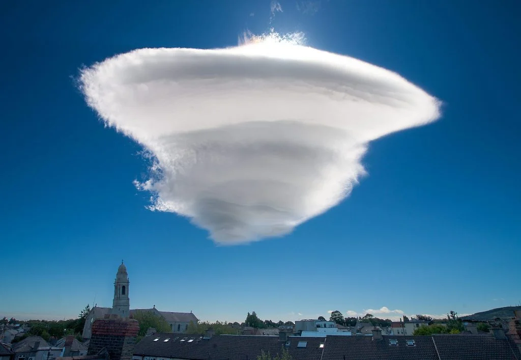 Lenticular_Cloud_over_Harolds_Cross_Dublin_Ireland_30-6-15-1024x707.jpg