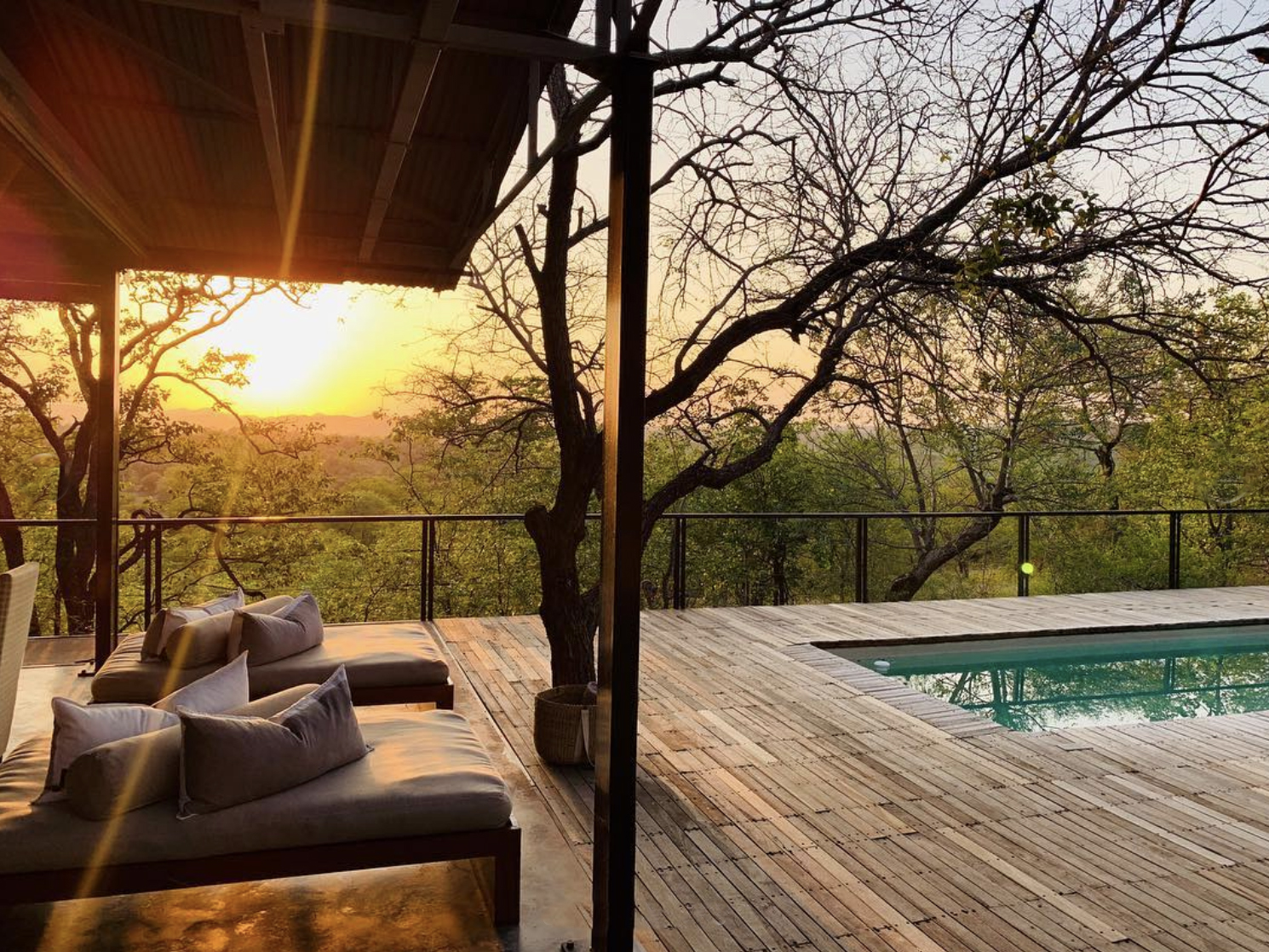 @escobarnic captured a magnificent sunrise from the pool deck before grabbing a quick cup of coffee and hopping into the Land Rover for the early morning game drive.