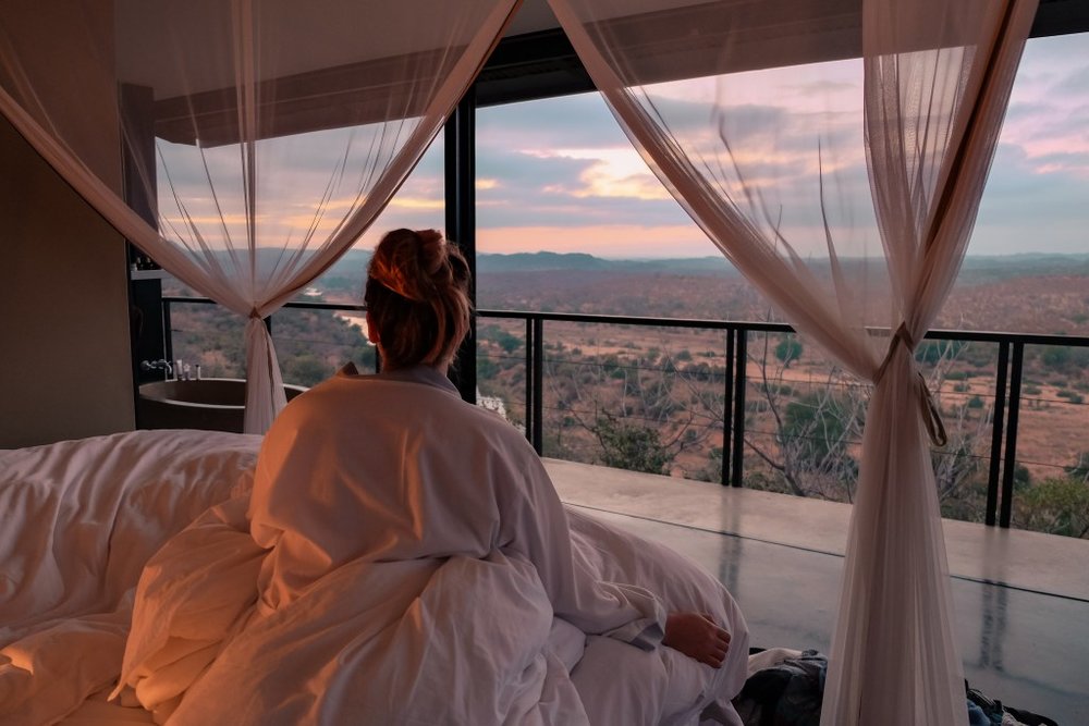 @tailsofamermaid waking up with a view and a hot cup of tea before her morning game drive. The uninterrupted, panoramic views from our luxury spaces are one of the most special things about our spot up on the hill.