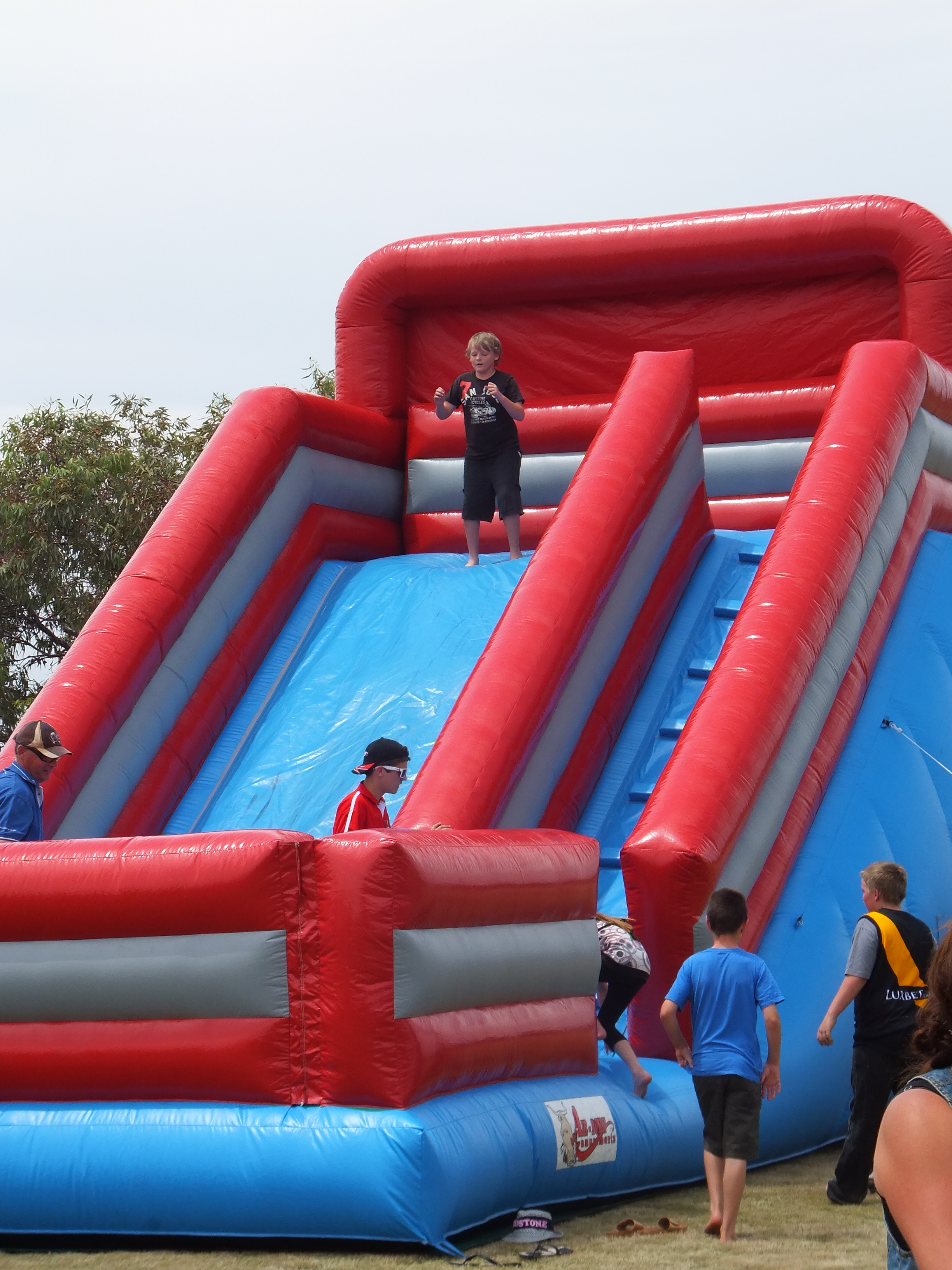 GIANT SLIDE