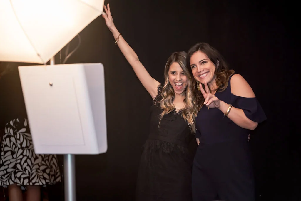 wedding-guests-having-fun-using-photo-booth-in-nyc.jpg