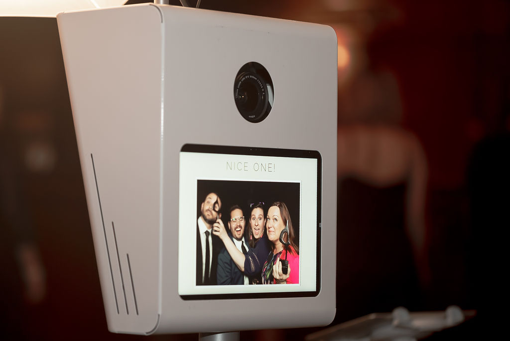gala-wedding-guests-photos-displayed-on-photo-booth-screen-in-nyc-gala-event.jpg