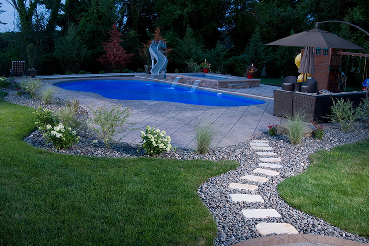 Landscaping, Lawn Maintenance, Fertilization Dutchess County NY