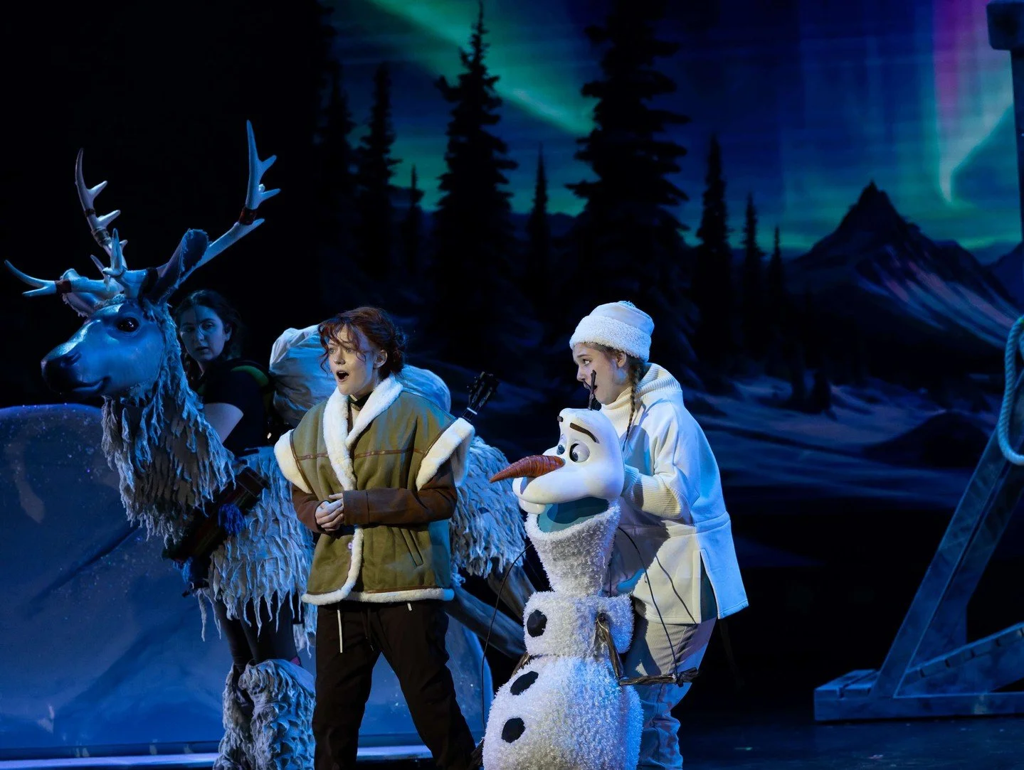 The first dress rehearsal photos are arriving from Shi Lessner Photography&hellip; and we are OBSESSED. ❄️✨

From icy magic to royal moments in Arendelle, these images are giving us our first real glimpse of the show coming to life on stage.

We can&