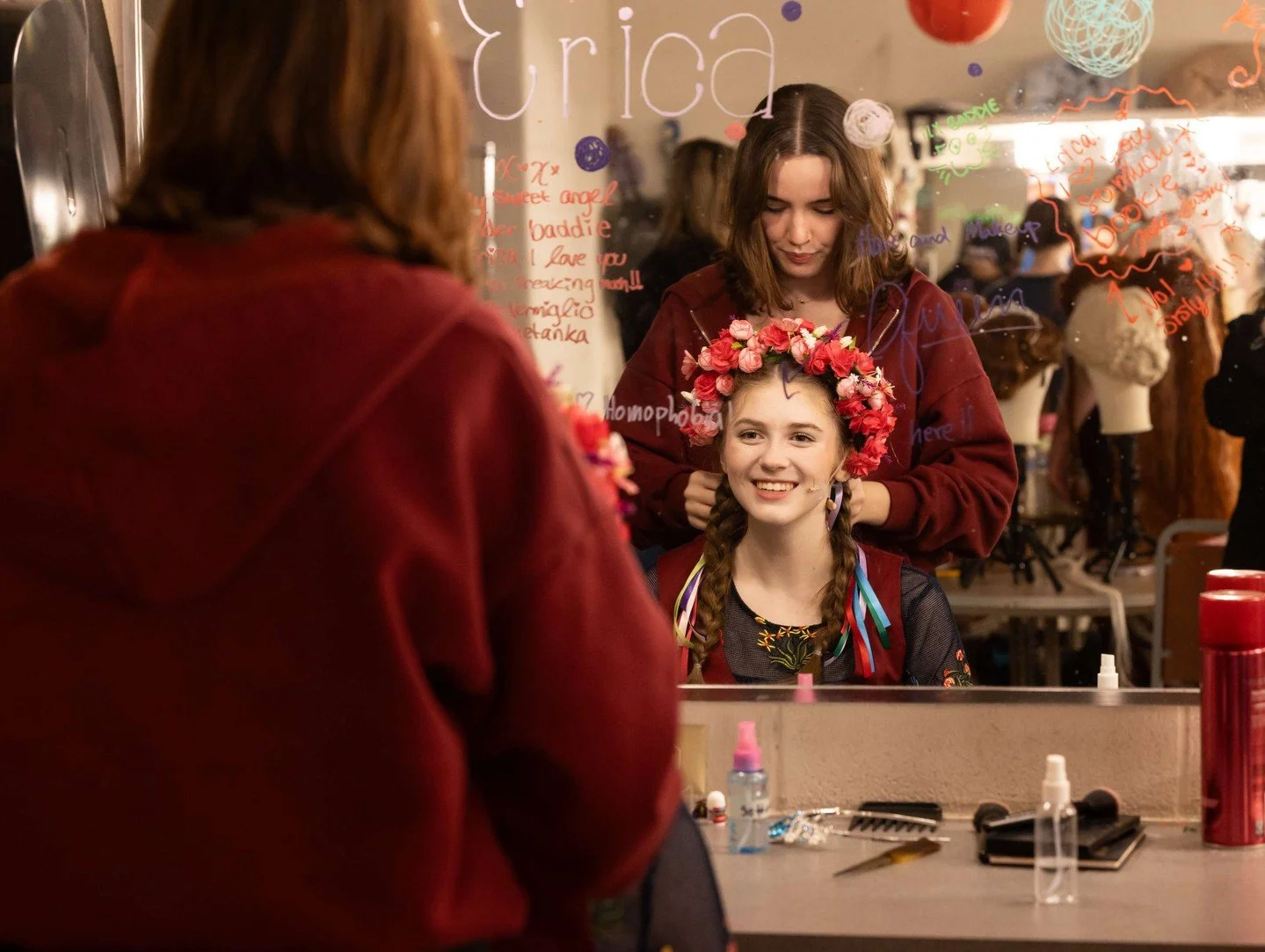 How about another round of dress rehearsal photos? This time&hellip; backstage. ❄️✨

While the world of Arendelle comes alive on stage, there&rsquo;s a whole kingdom of activity happening just behind the curtain &mdash; quick changes, last-minute tou