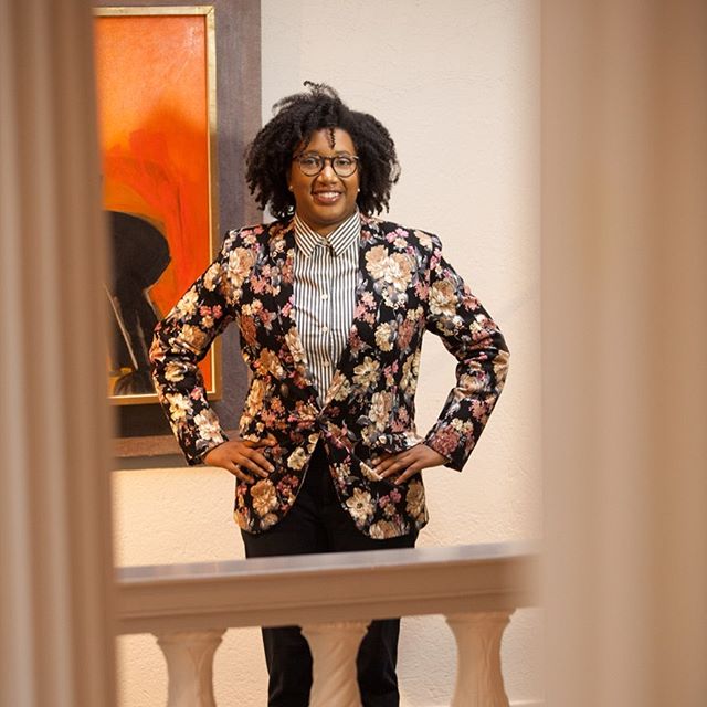 Congratulations to Young Arts Patrons Founder, Whitney Hardy, on being selected as one of the Top 40 Change Makers in Memphis over the past 40 years by Leadership Memphis!
For this bicentennial celebration, Whitney joins an impressive group of some the most accomplished and deserving individuals who have contributed immeasurably to the Memphis community. •
🥇 Whitney Hardy is the founder and executive director of Young Arts Patrons in Memphis, TN, her hometown. Her background is in entrepreneurship, accounting and audit controls, and market driven social innovation.
Young Arts Patrons is a dynamic platform that is advancing contemporary ideas, conversations, and engagement around the fine arts in underestimated urban spaces. Young Arts Patrons was created by Hardy to serve as a platform to cultivate and grow audiences and patrons for emerging artists.
Over the past four years Young Arts Patrons’ annual art fair and conference, Young Collectors Contemporary has presented over 100 artists from arts and culture hubs including Memphis, Baltimore, Detroit, New Orleans, and other cities. Hardy joins a rare tribe of black women art fair founders and gallerist in the United States in showing works at this scale.
Young Collectors Contemporary has grown into a pillar of the visual arts world for up and coming curators and art critics and is a vital part of Young Arts Patrons’ mission of providing a high-visibility platform to support artists from diverse backgrounds who are emerging in the arts world. Young Collectors Contemporary is recognized as a premier launching pad for new and cutting-edge artists from around the United States.
Whitney is an avid speaker on local and national platforms such as For Freedoms, International Business Innovation Association, Robert Deutsch Foundation’s Baltimore Artist Retreat, Teach for America, and others. Whitney was selected as a Young Cultural Innovator with Salzburg Global Seminar in Salzburg, Austria, where she focused on efforts around arts and social impact on a global macroeconomic scale. Whitney serves on the Exhibitions Committee of The Brooks Museum of Art and on the Board of Directors for ArtsMemphis and others.