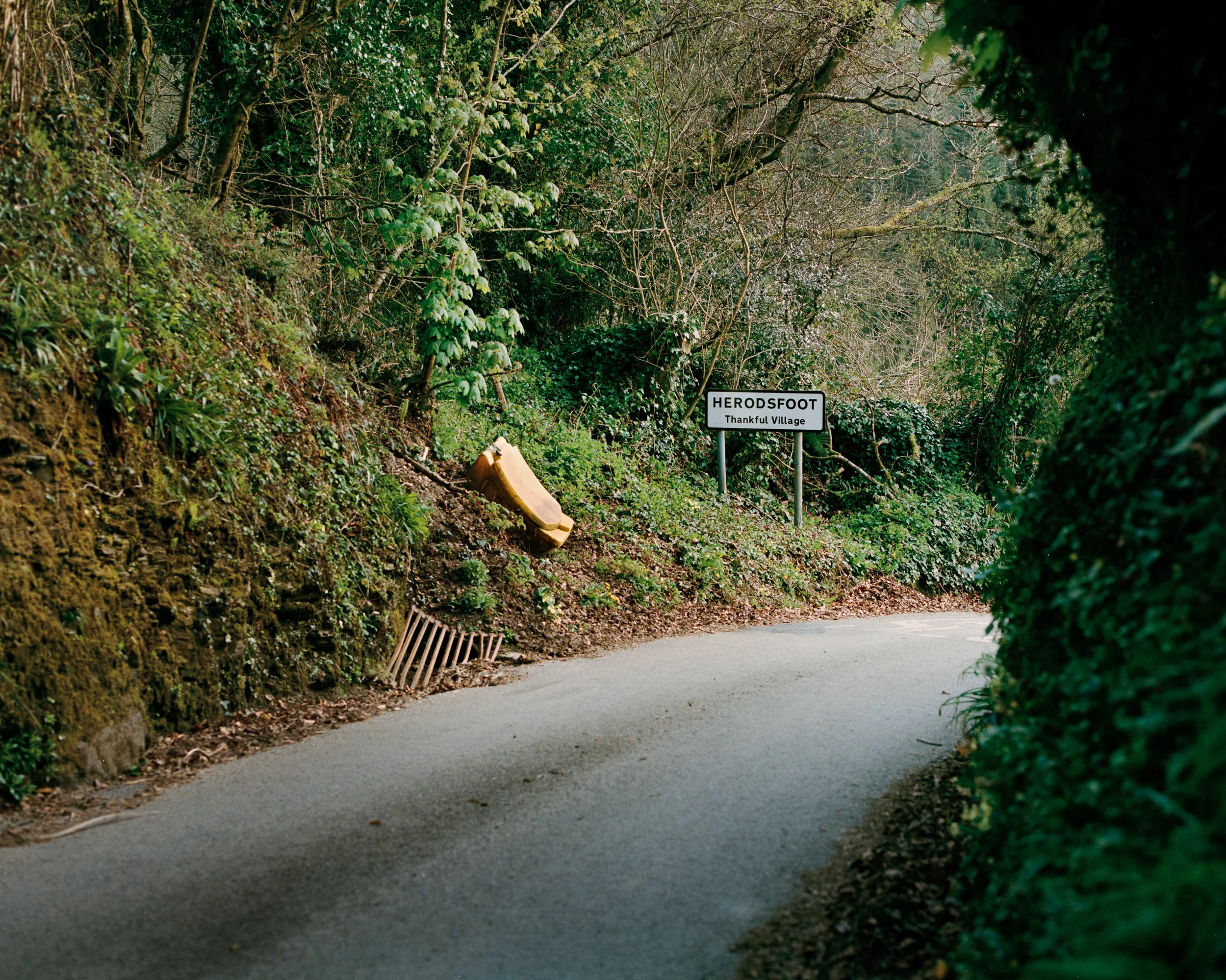 A sign for Herodsfoot honours its Thankful Village status along Church Road, entering the village from the East.