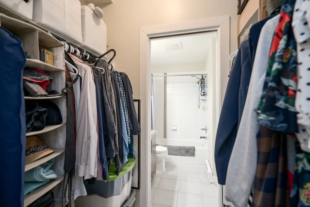 Bathroom & Walk-in Closet