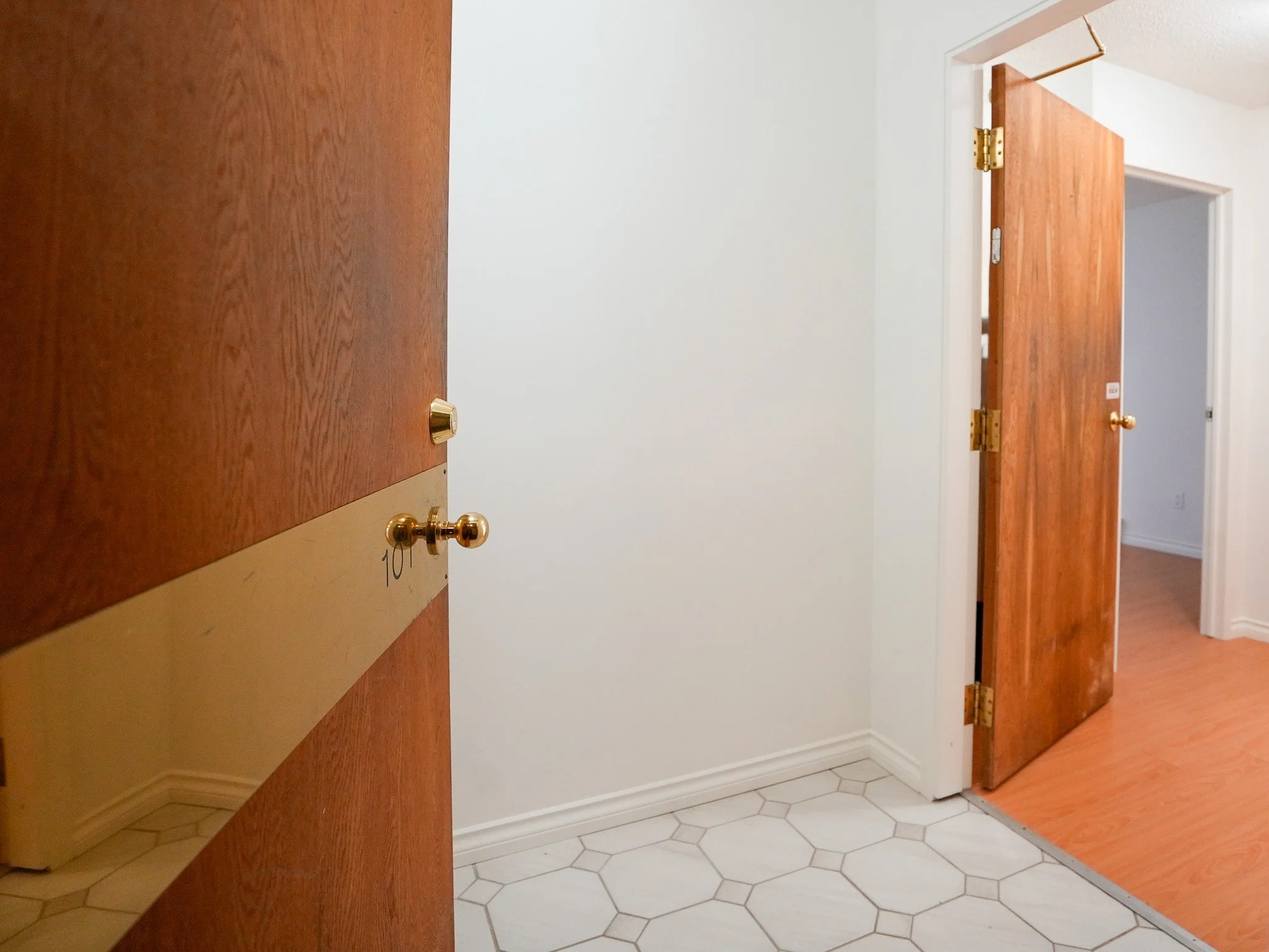 101 1845 Robson MLS 2026-2.jpg