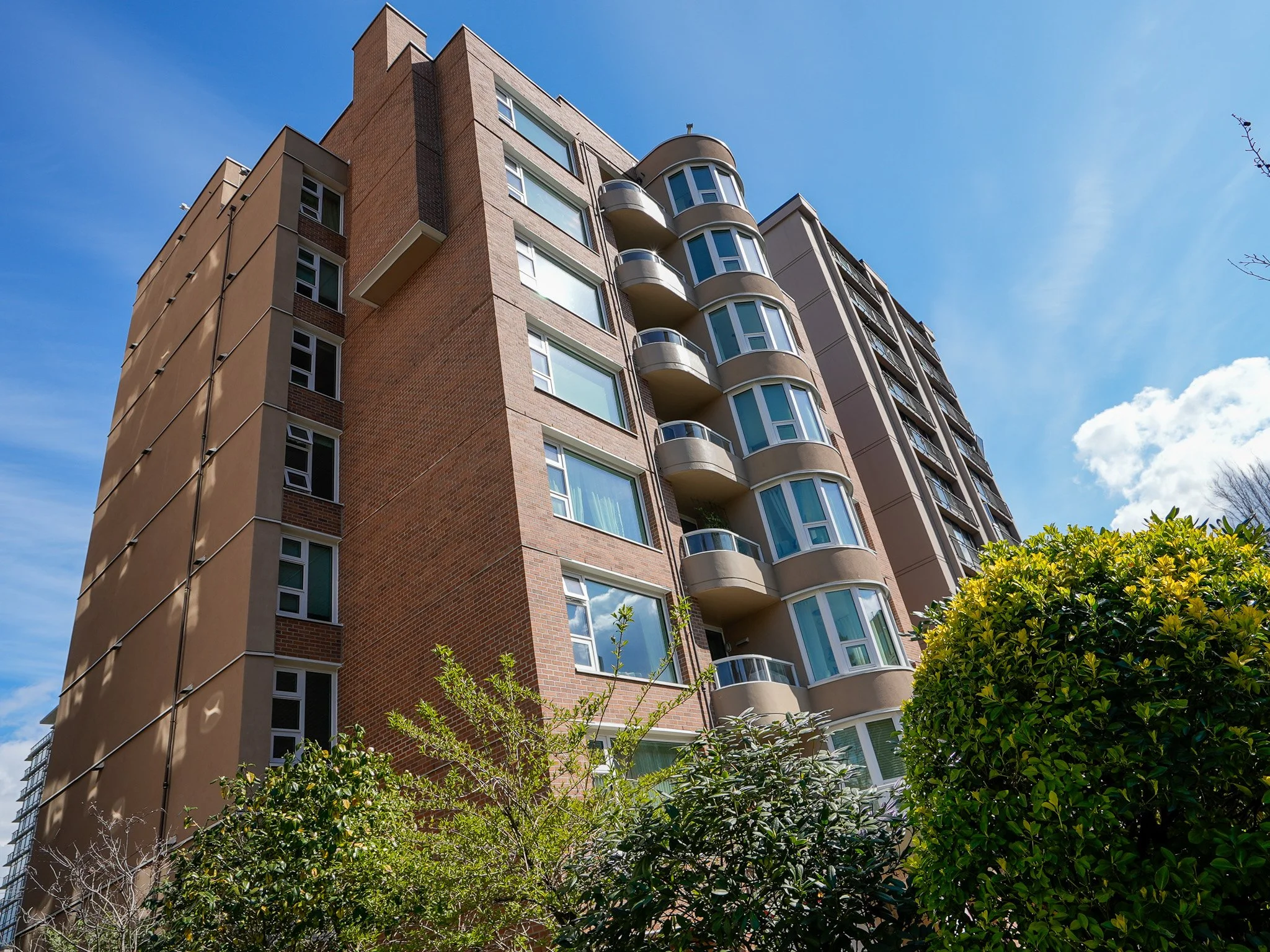 101 1845 Robson MLS 2026-1.jpg