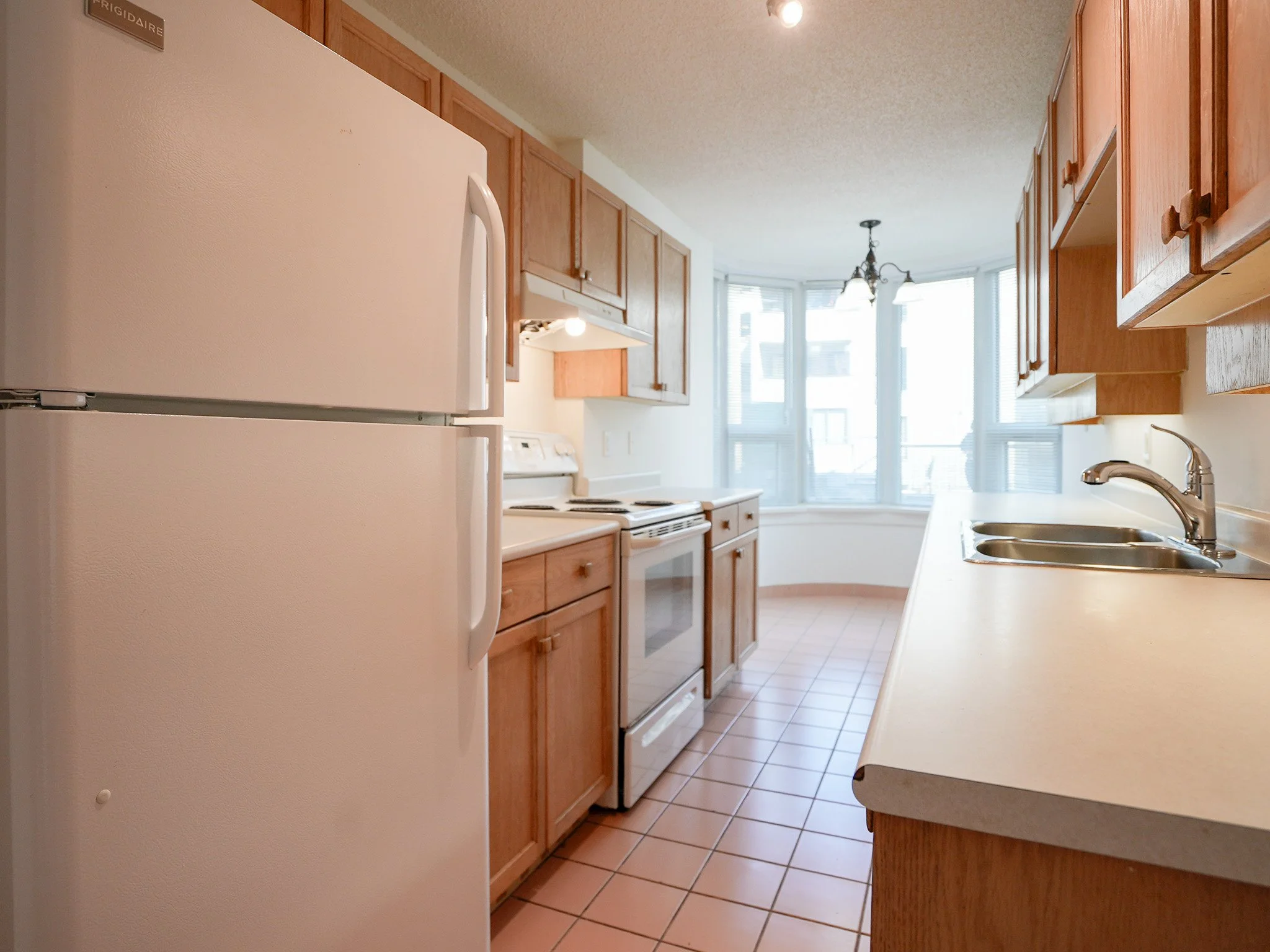 101 1845 Robson MLS 2026-6.jpg