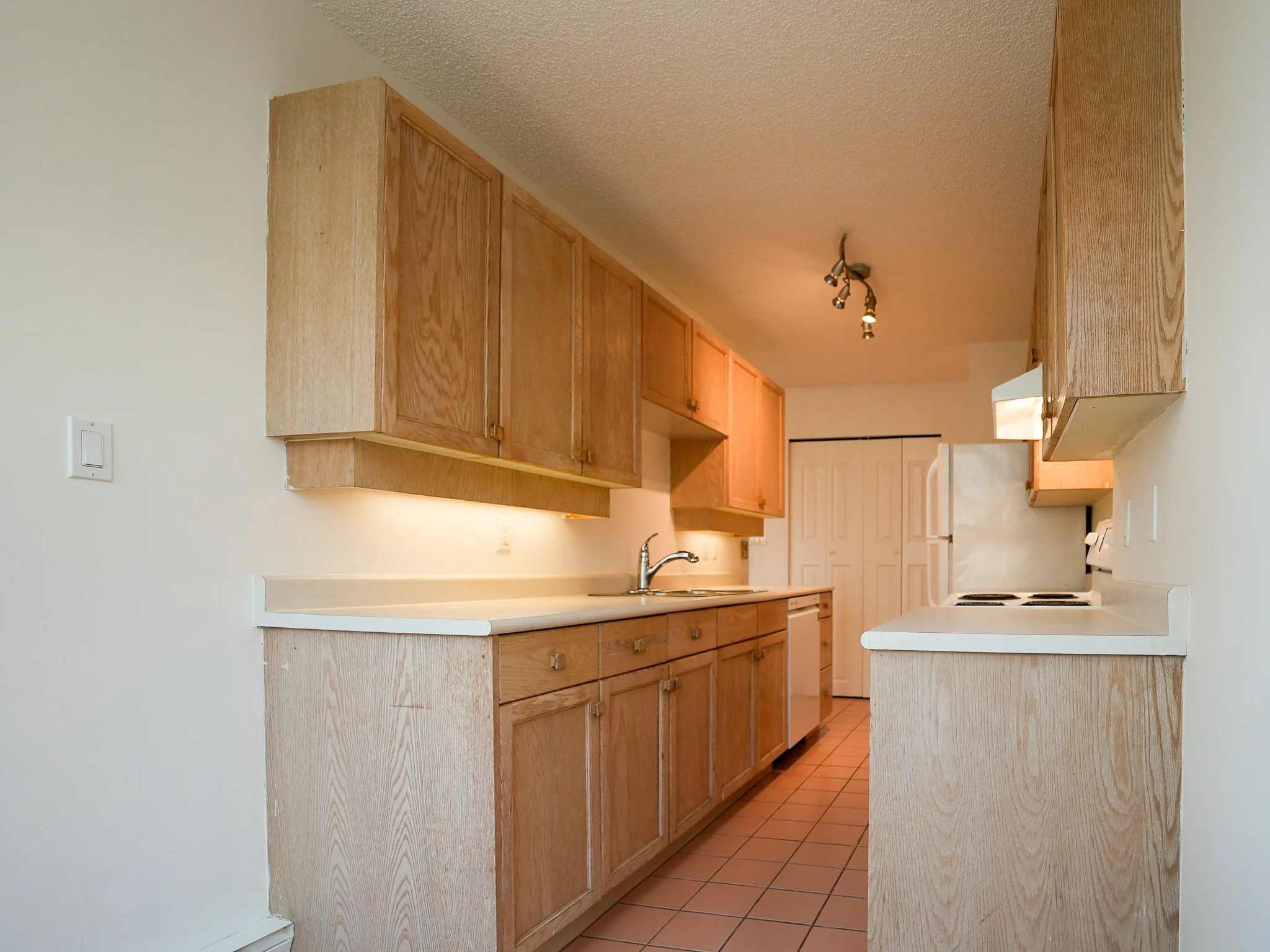 101 1845 Robson MLS 2026-7.jpg