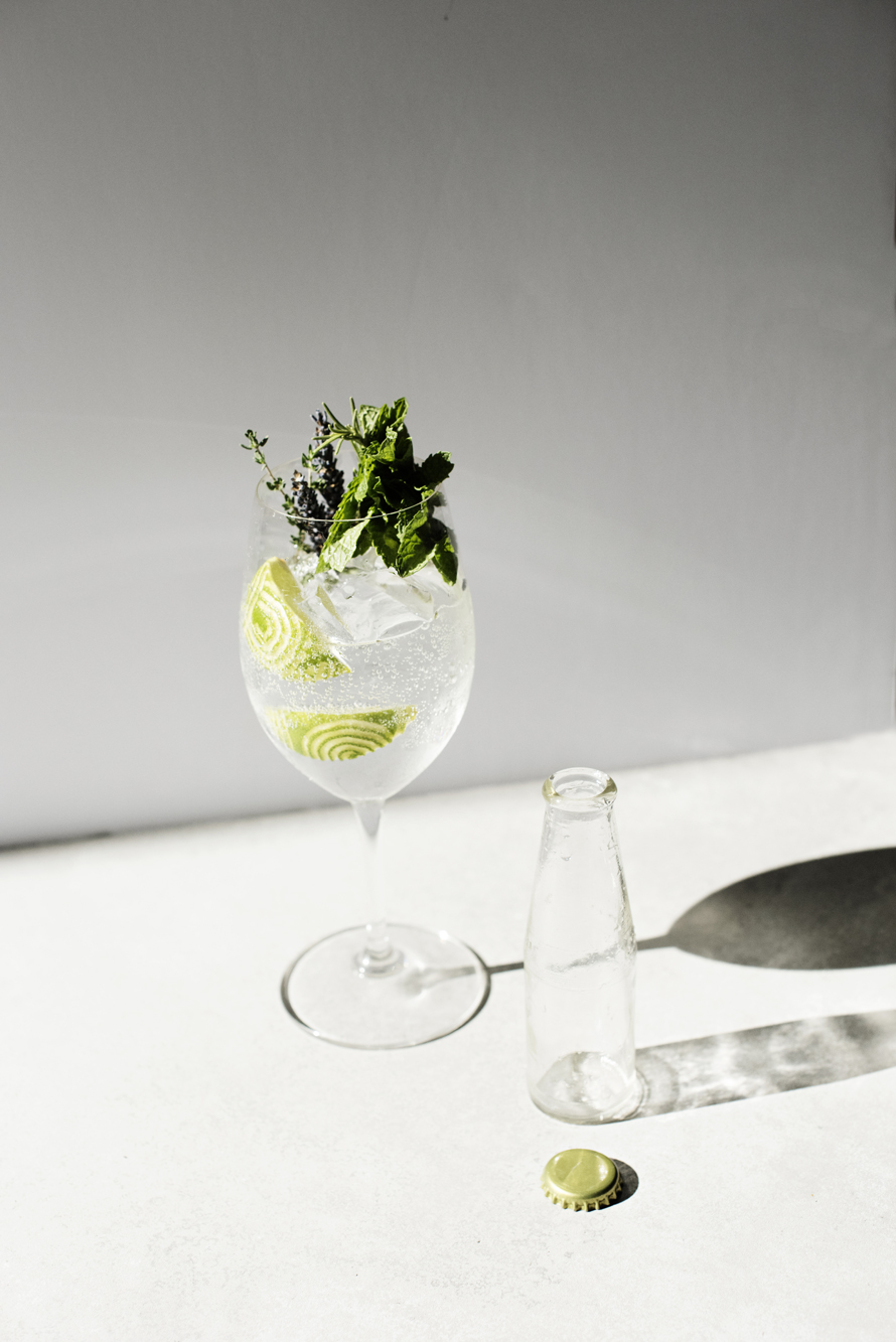 Cocktail with fresh lime and herbs | Martina | The Restaurant Project