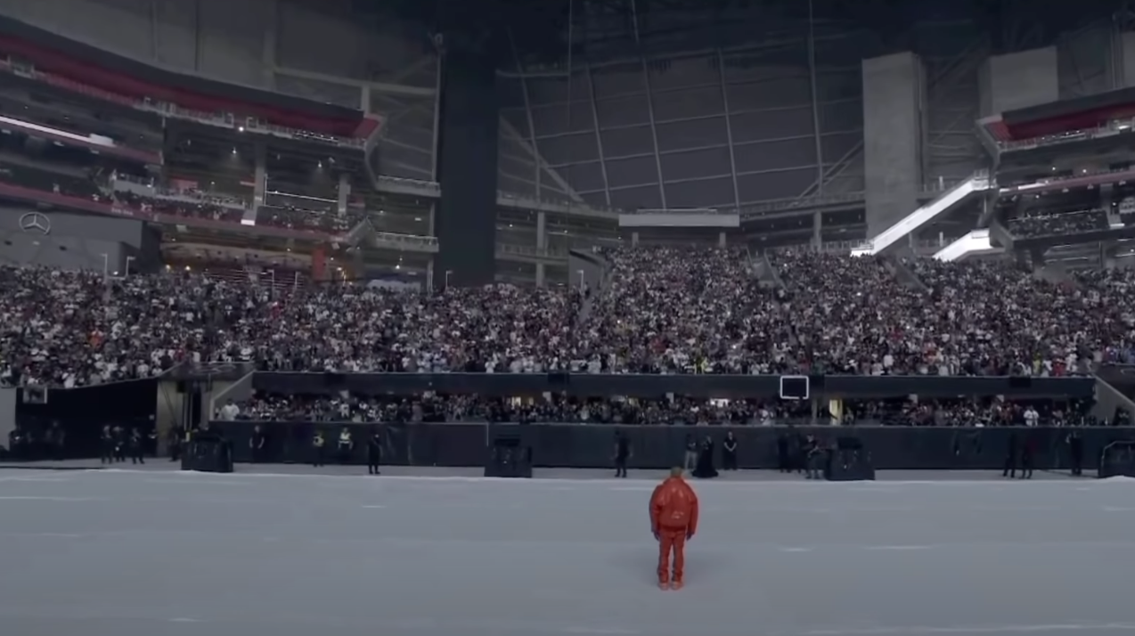 Kanye West Farts then ends the concert