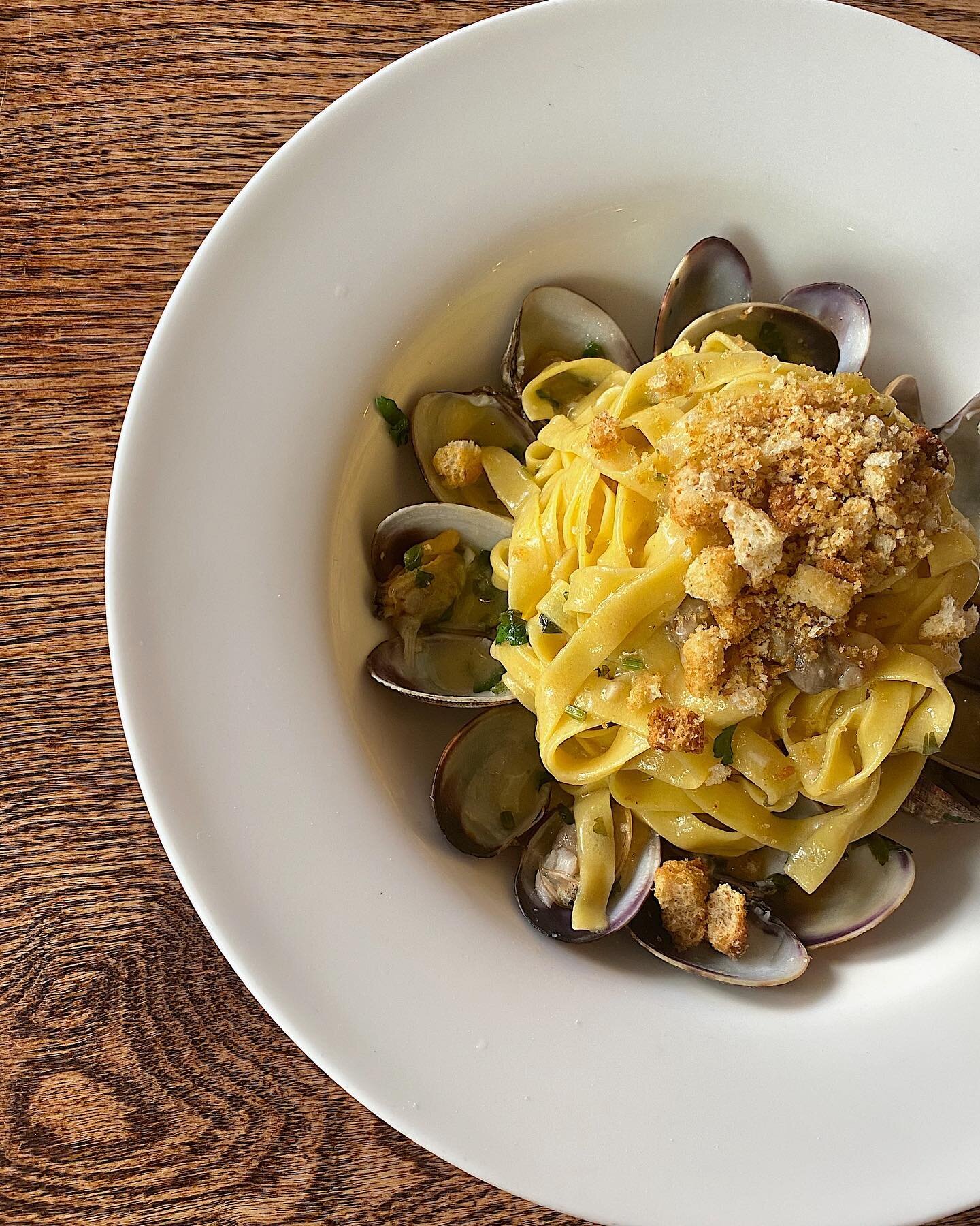 Fettuccine with clams is back!
Check out our fall dinner menu..🤍

P.s book your reservation on Resy

⠀
#clams #seafoodpasta #italianfood #brooklyngem#indoordining#fallmenu🍁🍃🍂