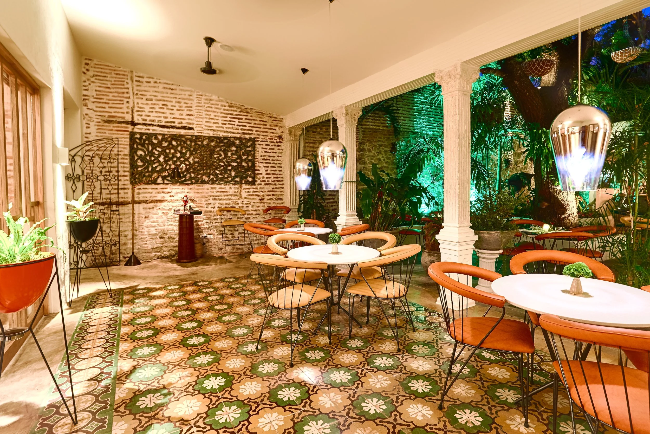 Moshi-Lounge.jpg