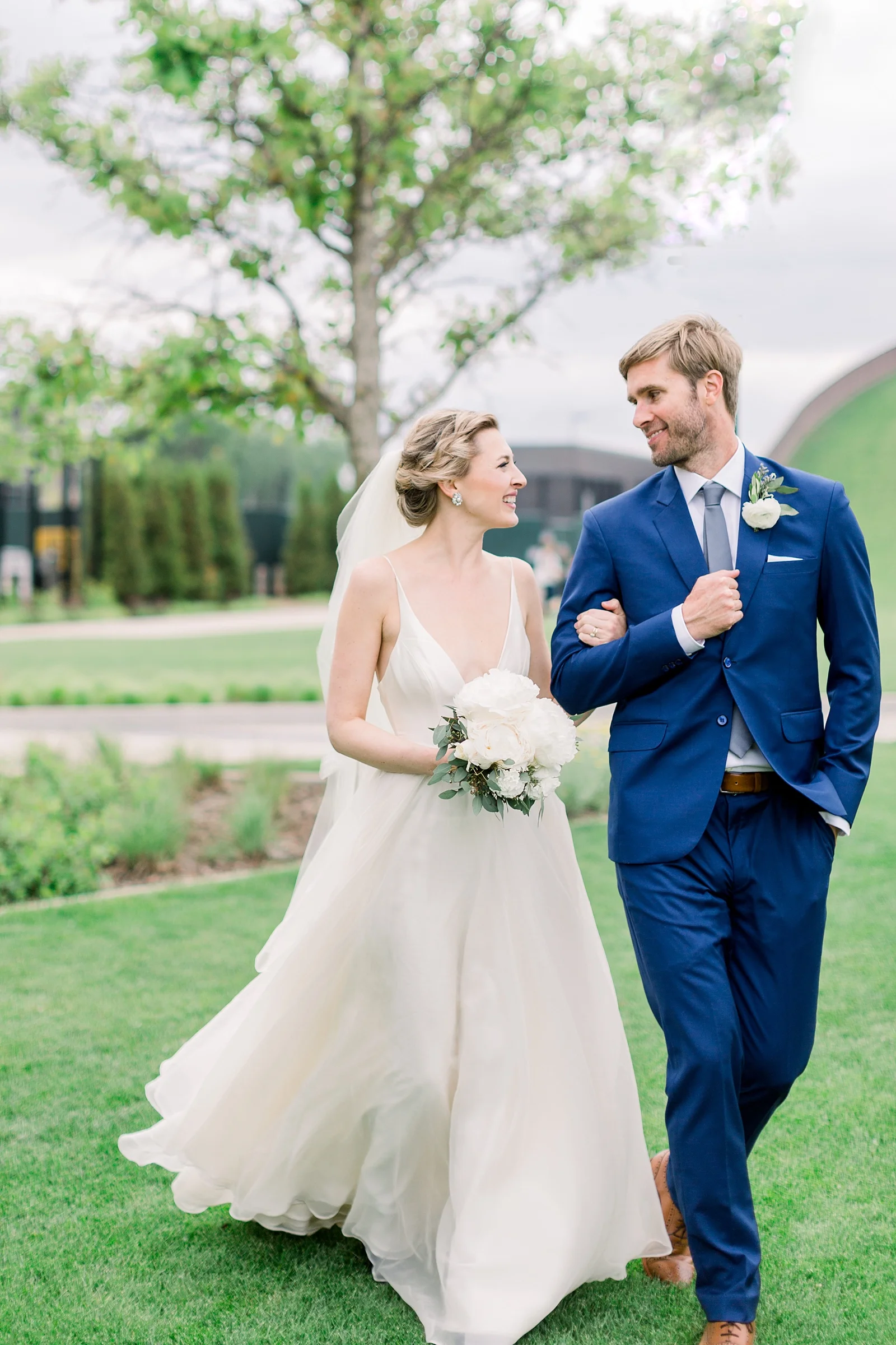 Hinterland-Brewery-Modern-Wedding-Kase-Styles-122.jpg