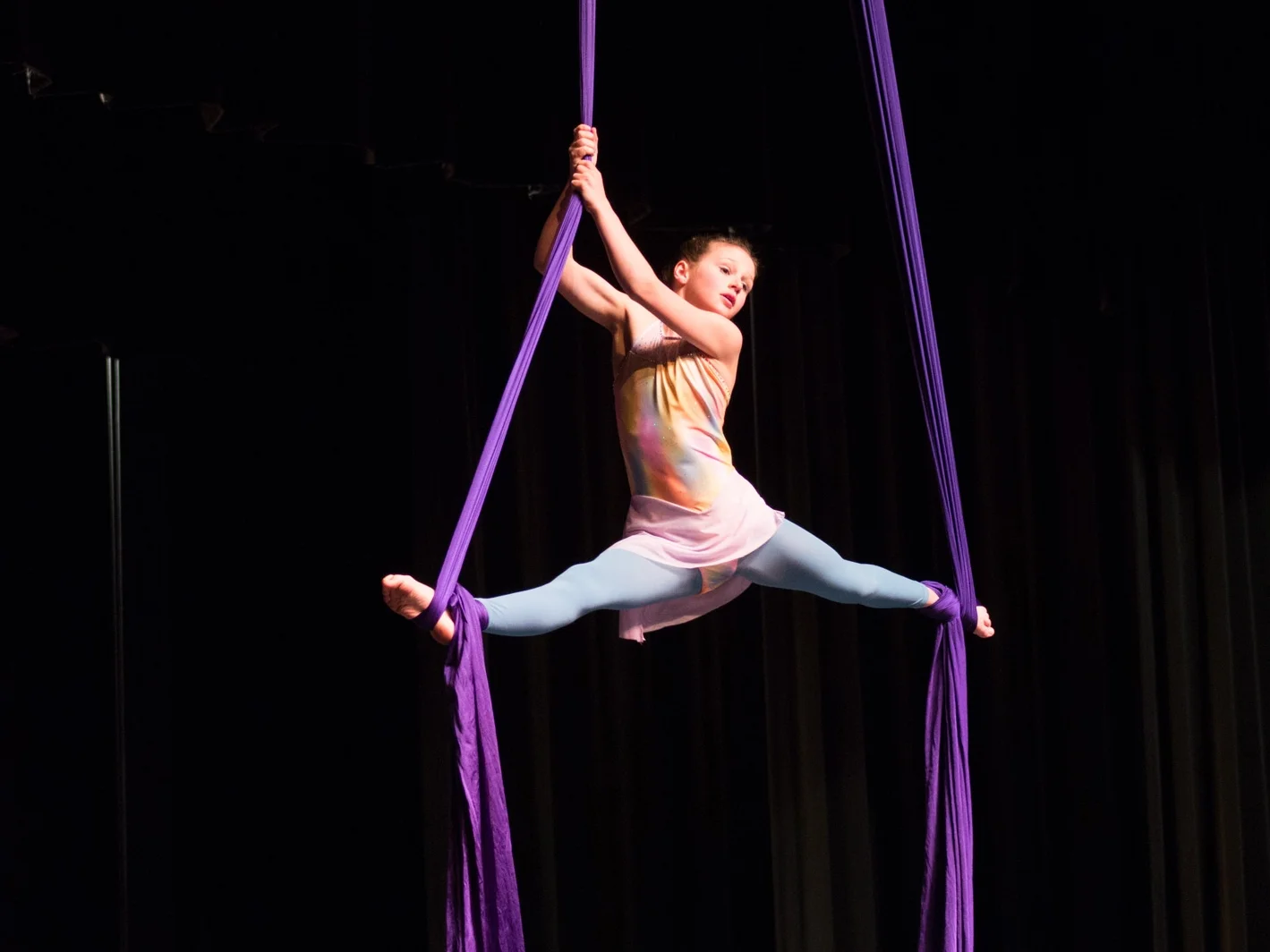 Ireland Styvar on aerial silks