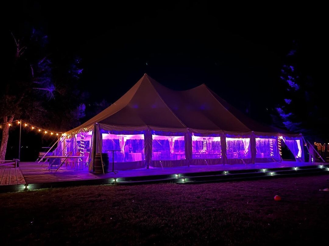 Had a great time @thepondsatdrycreek last weekend. Here&rsquo;s what it looks like when we light up a tent with our uplights! 

#uplighting #weddingdj #tent #events #reception #danceparty