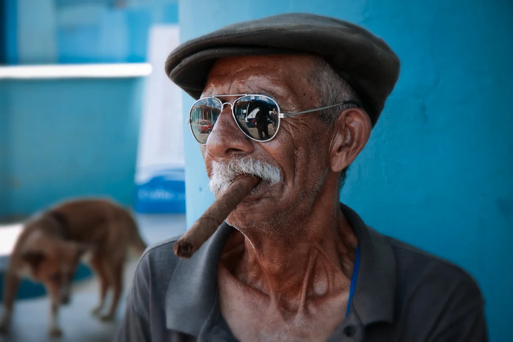 olddudewCIGAR.jpg