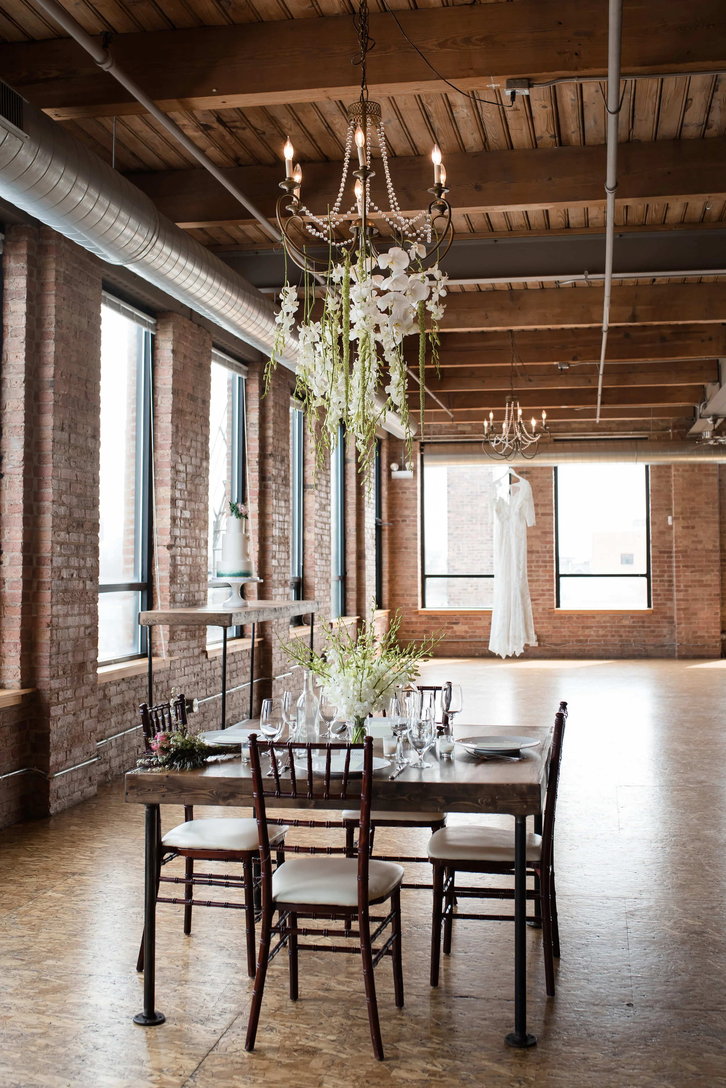 City View Loft in Chicago is the perfect event space with lots of great windows and a view of the city. Plus, it is a great size with tons of flexibility. 