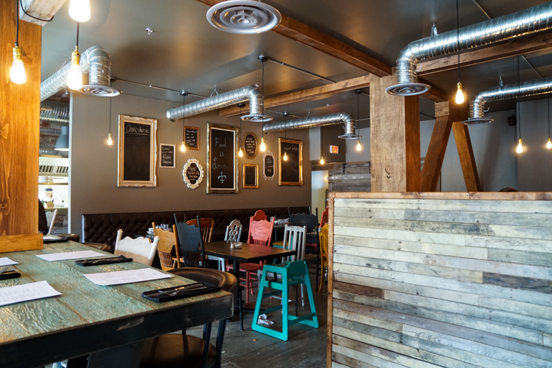 Interior. PHOTO BY LET'S OM NOM.
