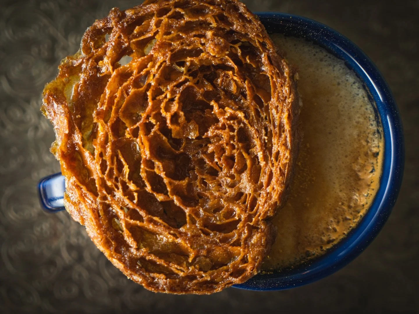 NEW: The Brown Butter Latte 
@alternateroutecoffee espresso / steamed milk / house-made brown butter syrup / toasted milk powder / croiscotti (a biscotti croissant hybrid, caramelized and ready for dunking). 
The best BBL we could ever offer ❤️ 🍑