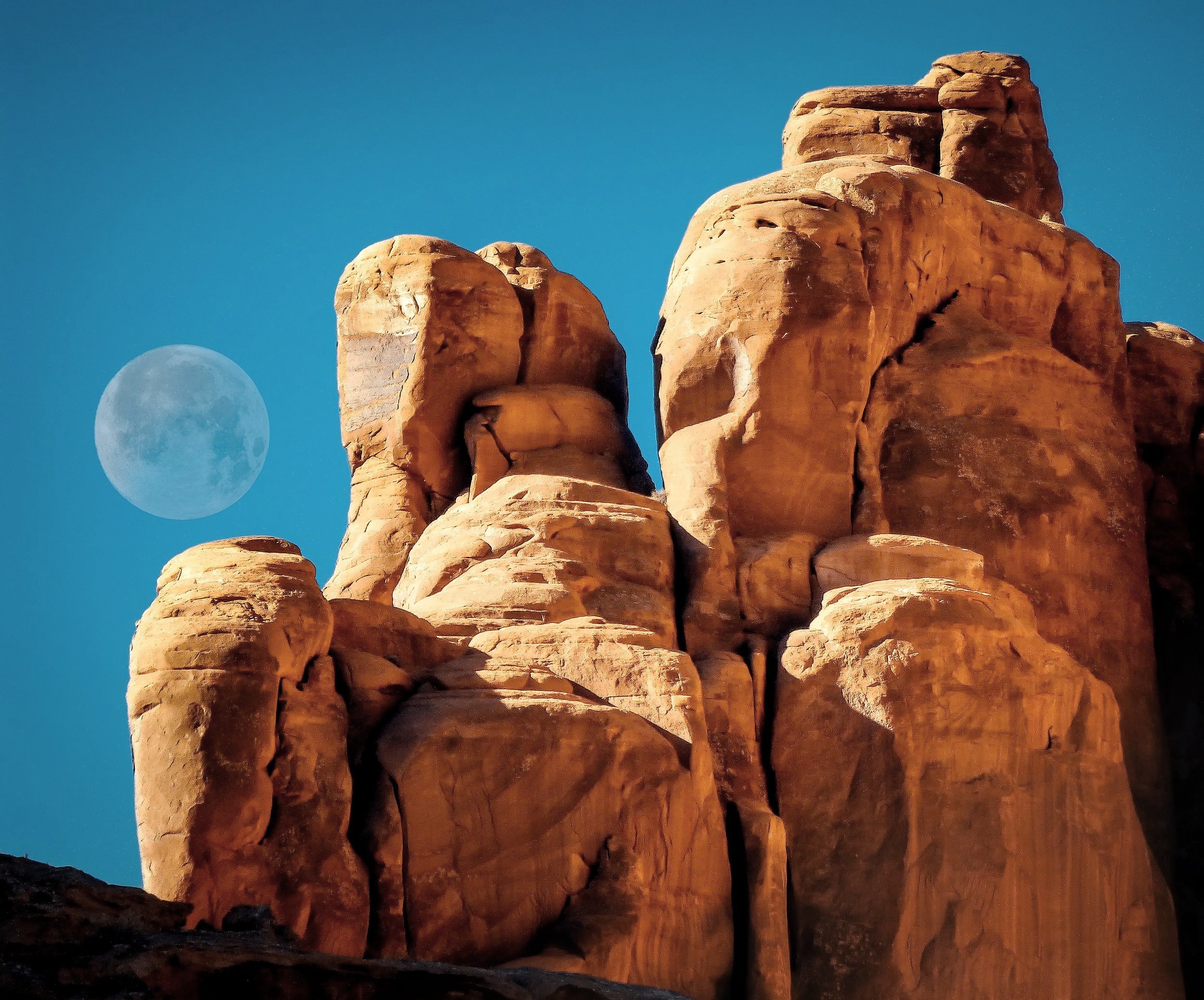 arches-rocks-with-moon.jpg