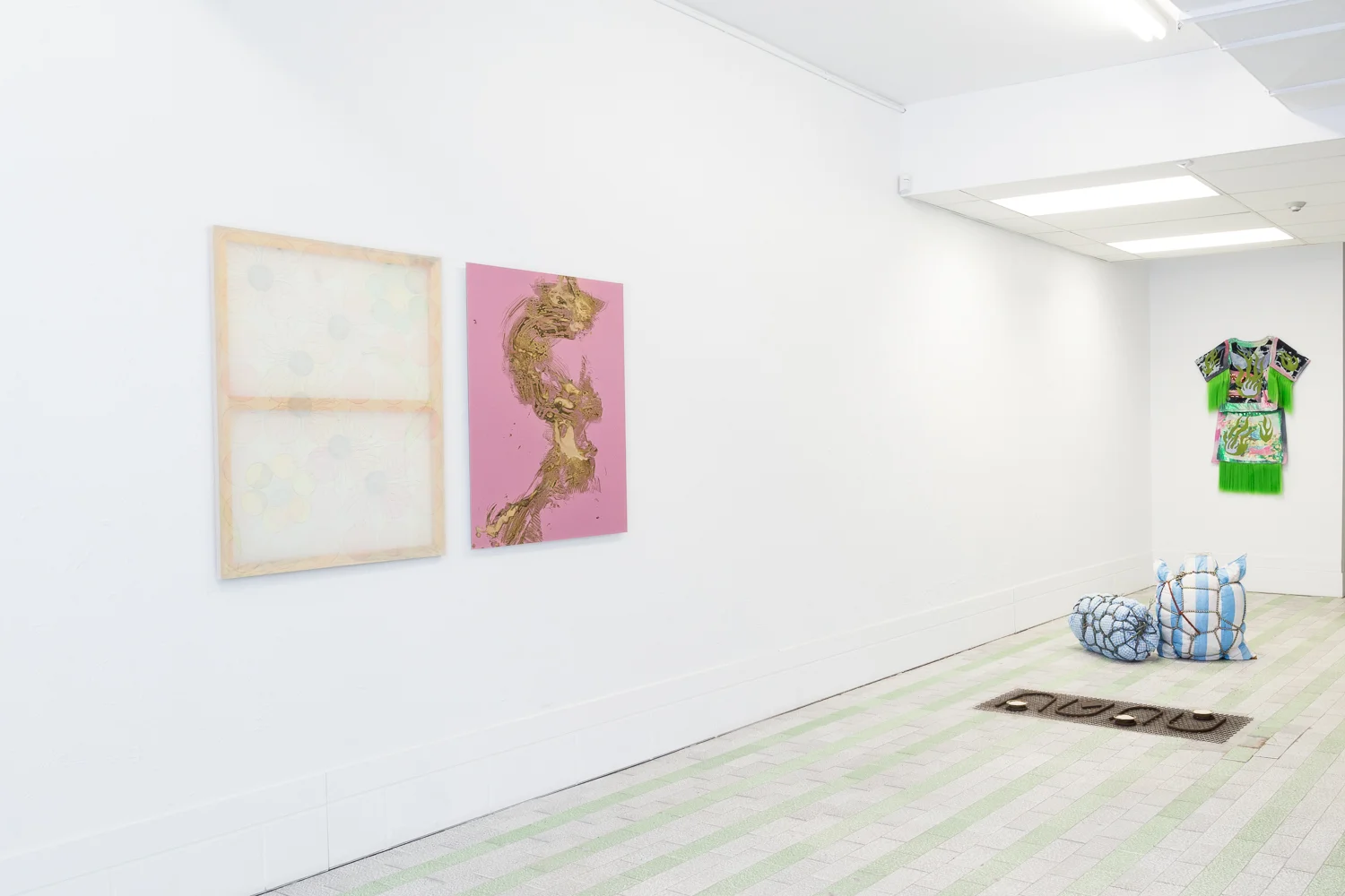 Installation View, Four Pillars, 2018 © Sandra La Rochelle. Courtesy of L'INCONNUE. From left: Hanna Hur's Nervy, 2017; Laurie Kang's Skin on Skin, 2016; Maia Ruth Lee's Of Woman Born, 2018 and Baggage Bondage , 2017; Xa's Yung Abalone Iridescent Inlay on Sea Foam and Kelp, 2017.