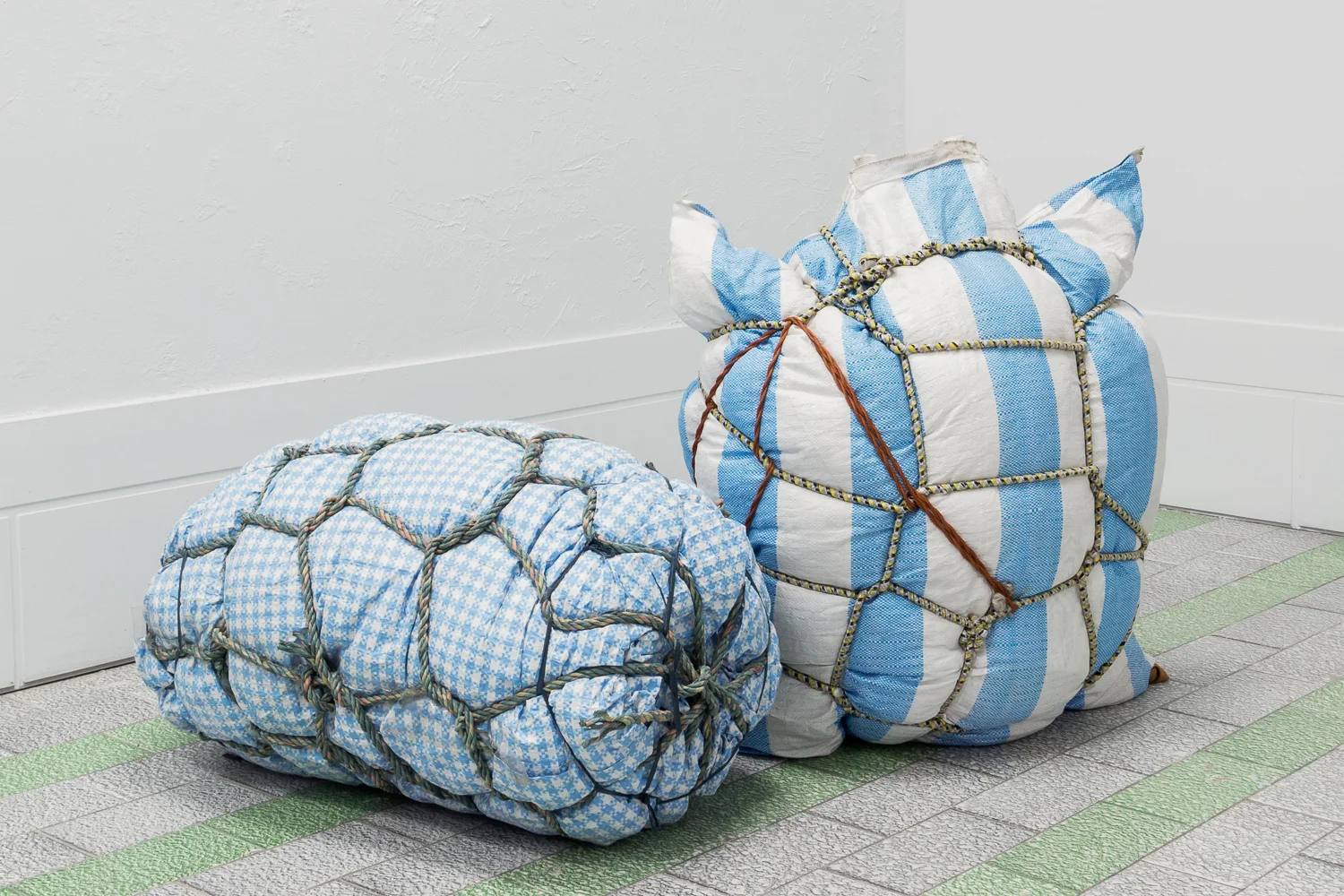 Laurie Kang, Bondage Baggage Prototype I and II, 2017. Four Pillars, 2018 © Sandra La Rochelle. Courtesy of L'INCONNUE.
