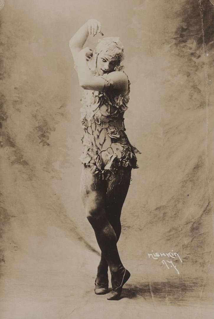 Vaslav Nijinsky in Le Spectre 