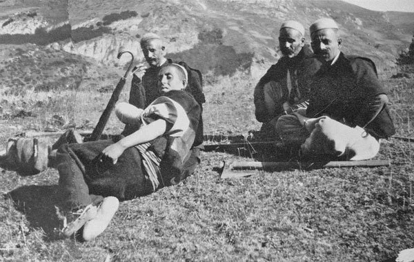 In the centre: two men from Shtirovica in black trousers (tirq); on the right: two Slavic-speaking Muslims from Lower Reka, Macedonia