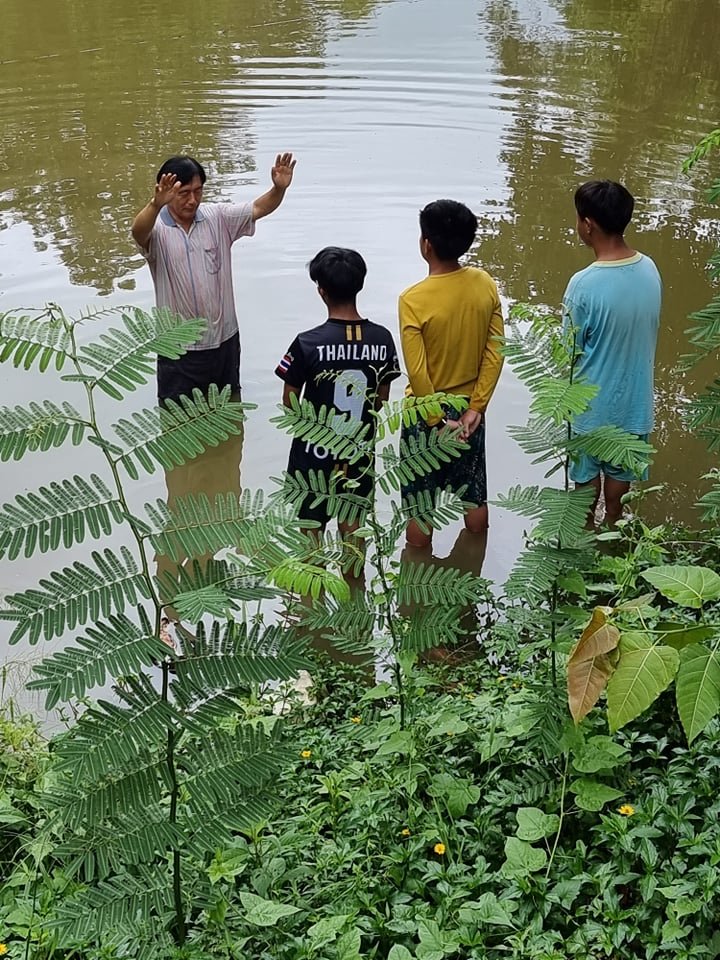 Thufasa baptizing 3 students