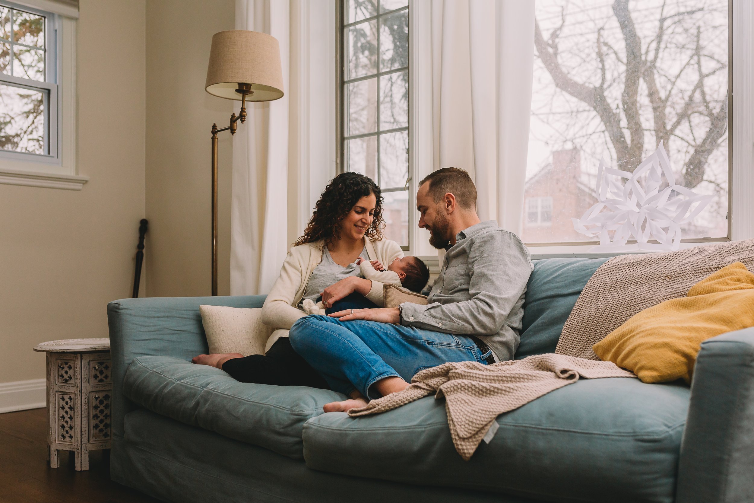 LucyBaumMontrealNewbornPhotographer_NDGFamilySession-22.jpg