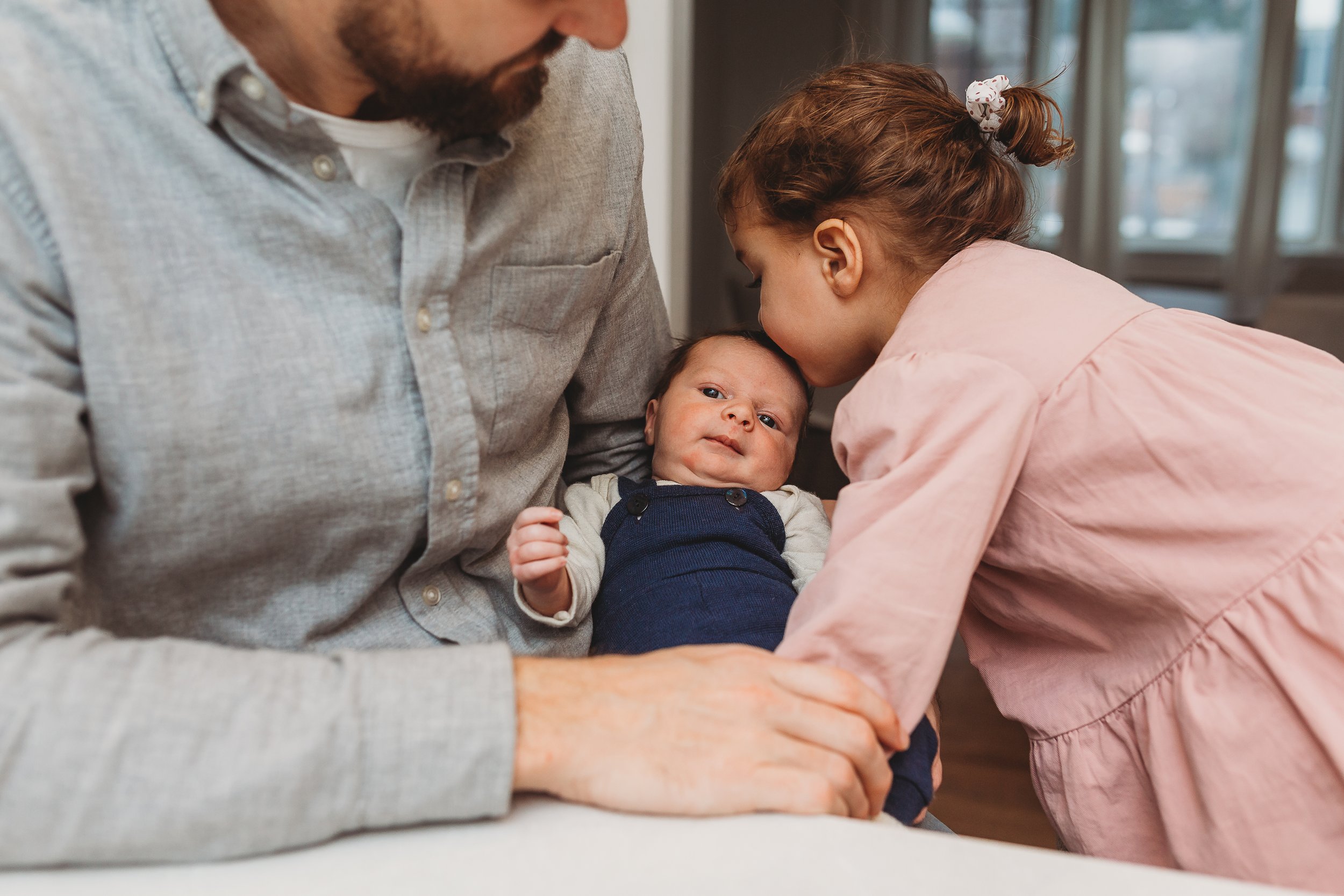 LucyBaumMontrealNewbornPhotographer_NDGFamilySession-50.jpg